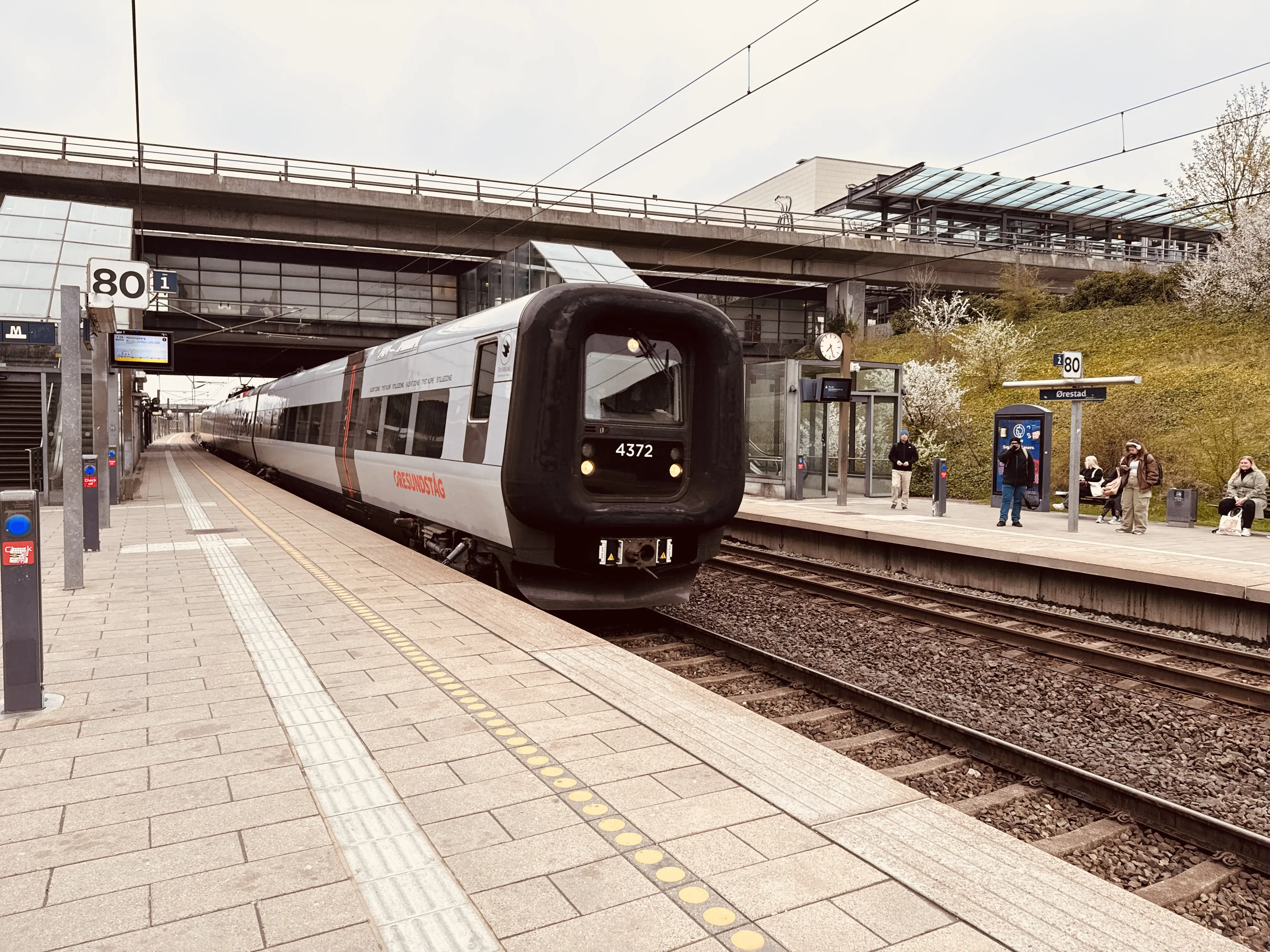 Billede af DSB ET 4372 fotograferet ud for Ørestad Trinbræt. Billede af DSB ET 4372 fotograferet ud for Ørestad Trinbræt.