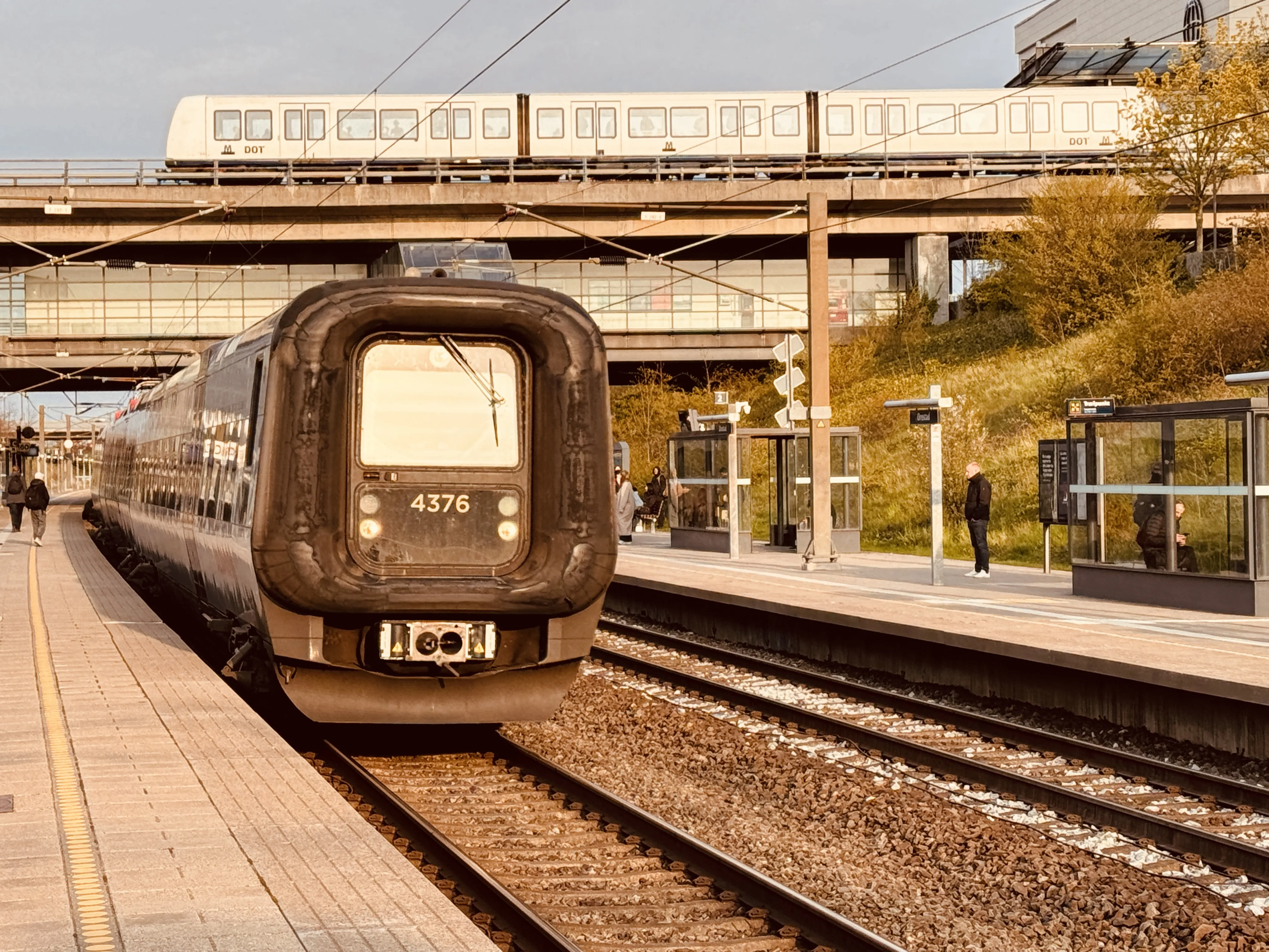 Billede af DSB ET 4376 fotograferet ud for Ørestad Trinbræt. Billede af DSB ET 4376 fotograferet ud for Ørestad Trinbræt.