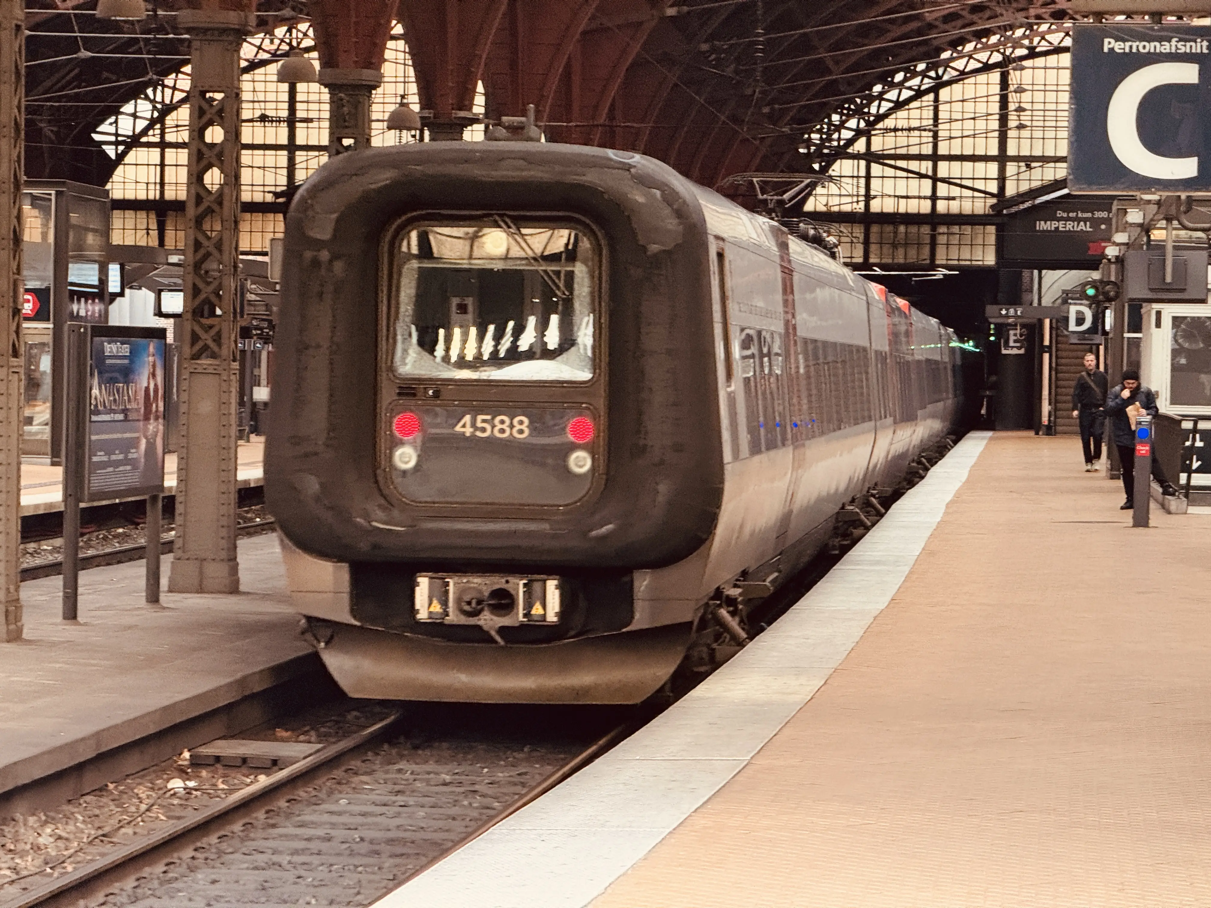 Billede af DSB ET 4388 fotograferet ud for København Hovedbanegård. Billede af DSB ET 4388 fotograferet ud for København Hovedbanegård.