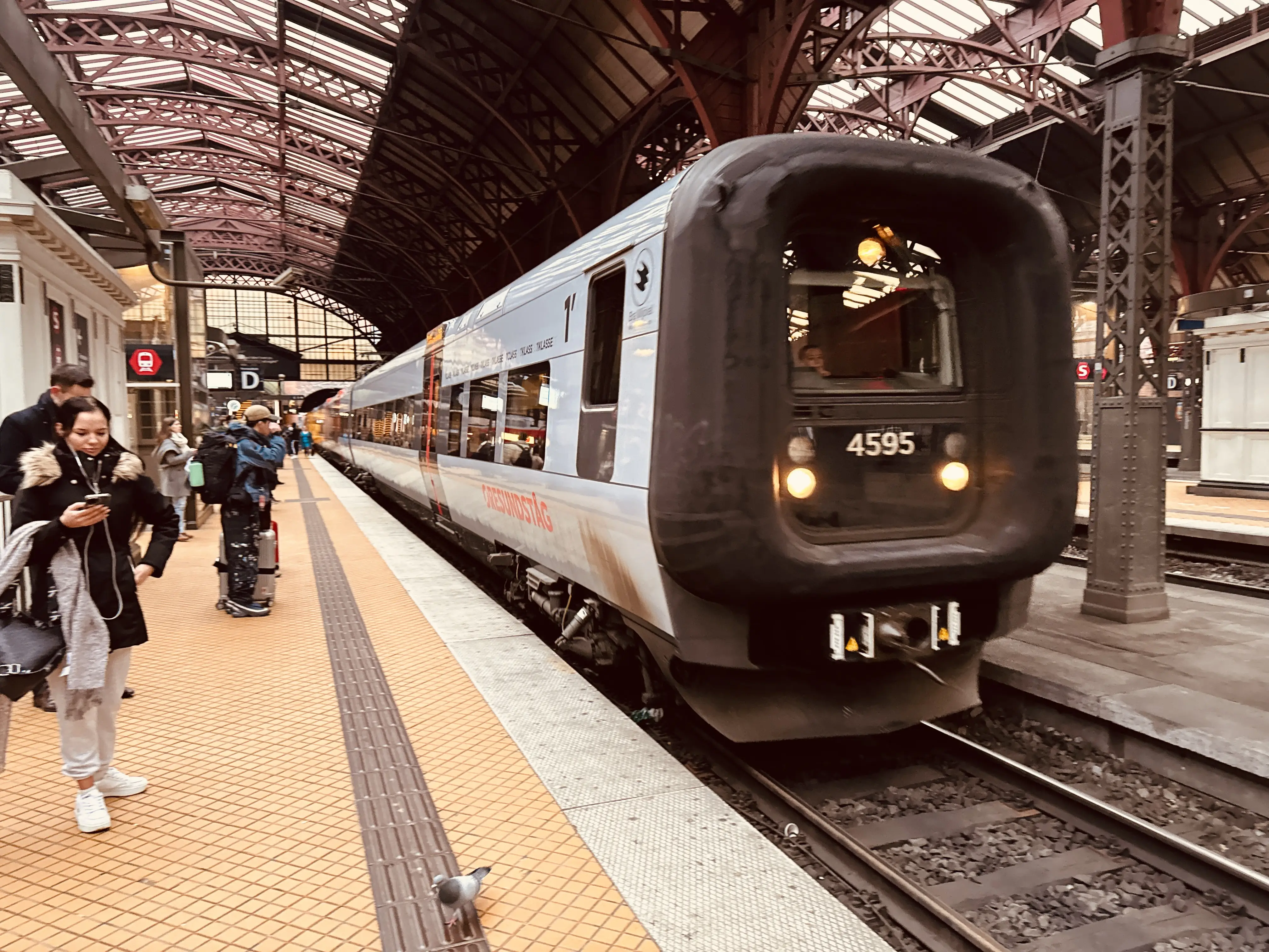 Billede af DSB ET 4395 fotograferet ud for København Hovedbanegård. Billede af DSB ET 4395 fotograferet ud for København Hovedbanegård.