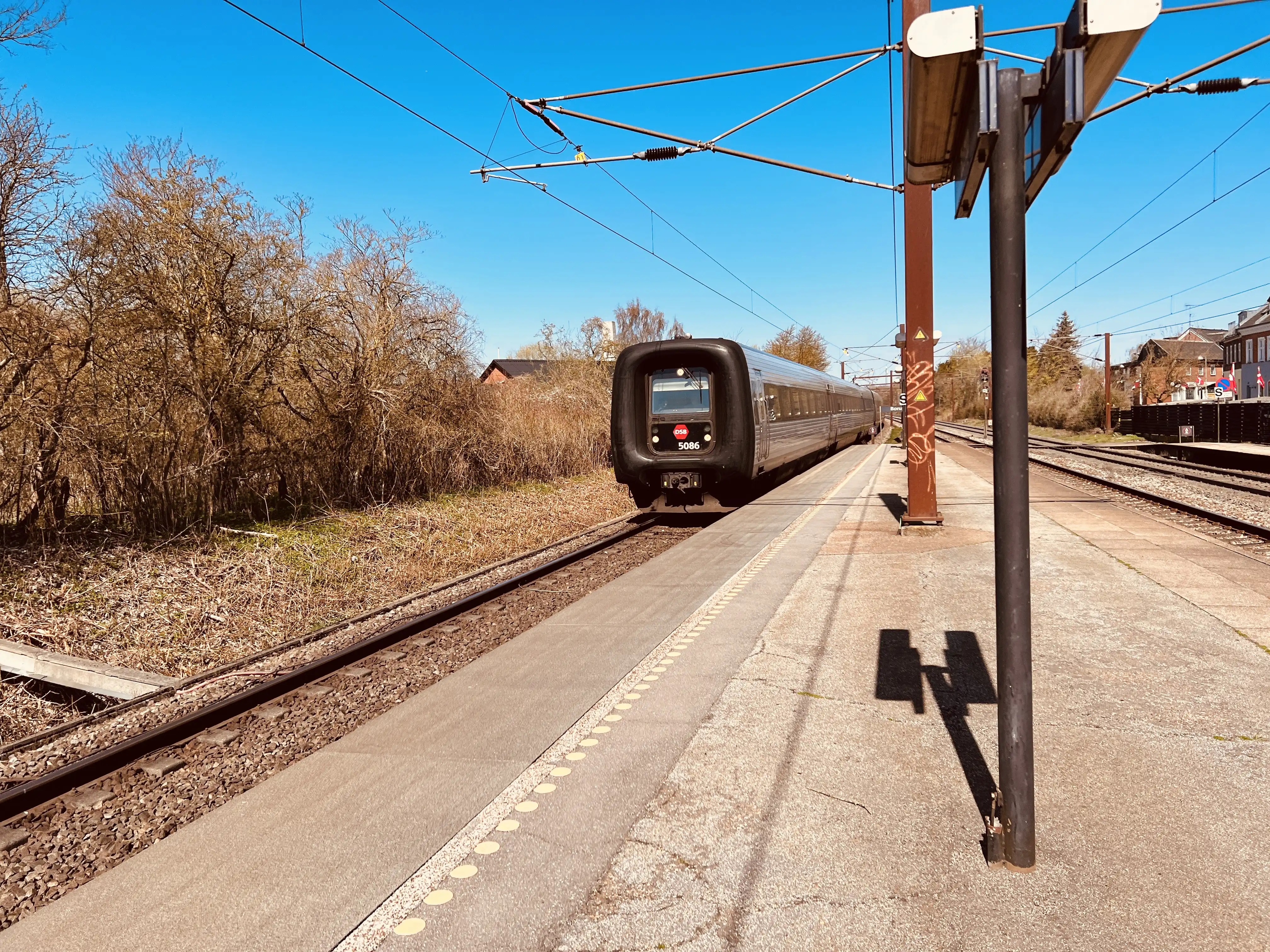 Billede af DSB ET 4396 fotograferet ud for Borup Station.