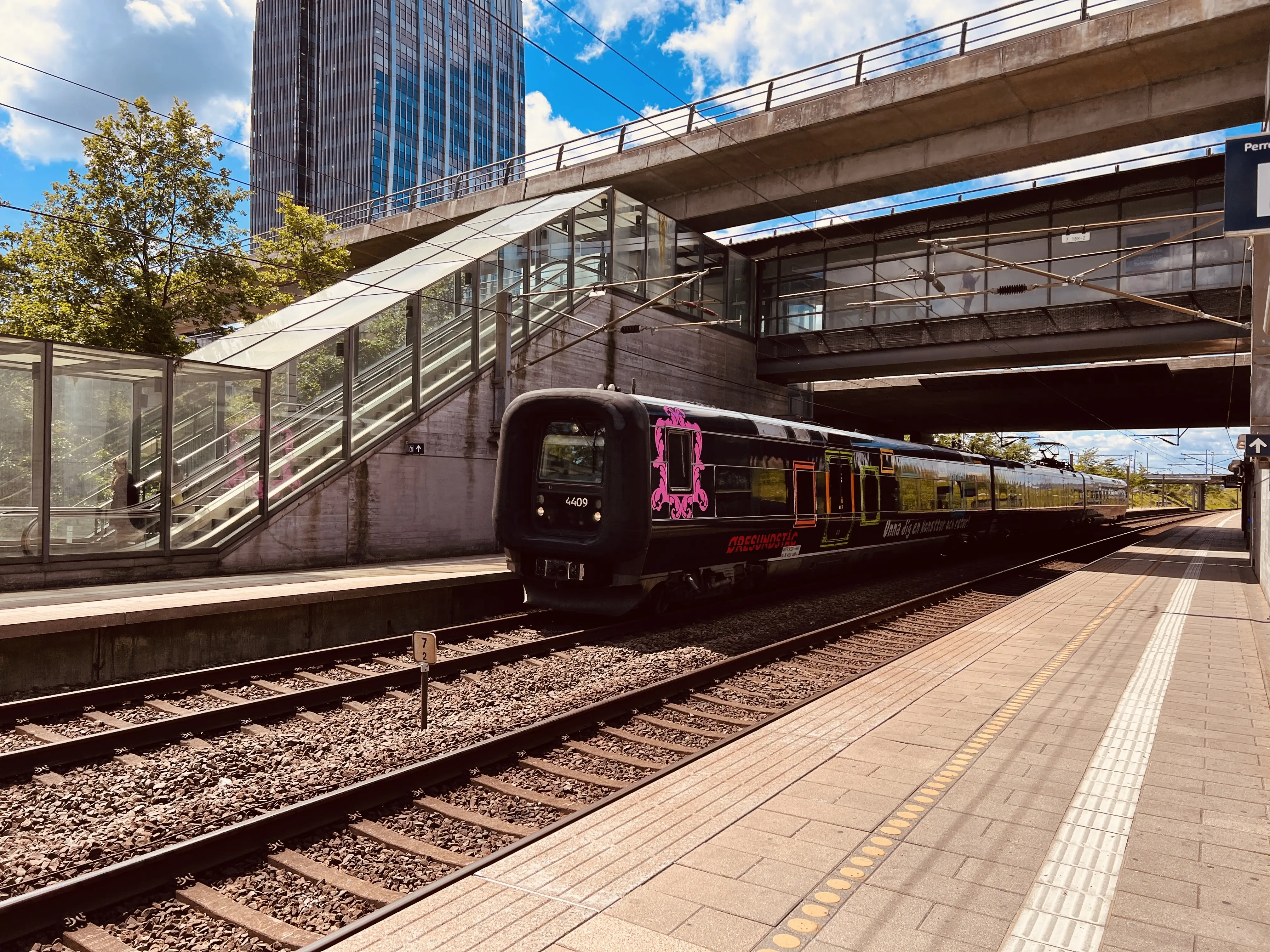 Billede af DSB ET 4409 fotograferet ud for Ørestad Trinbræt. Billede af DSB ET 4409 fotograferet ud for Ørestad Trinbræt.