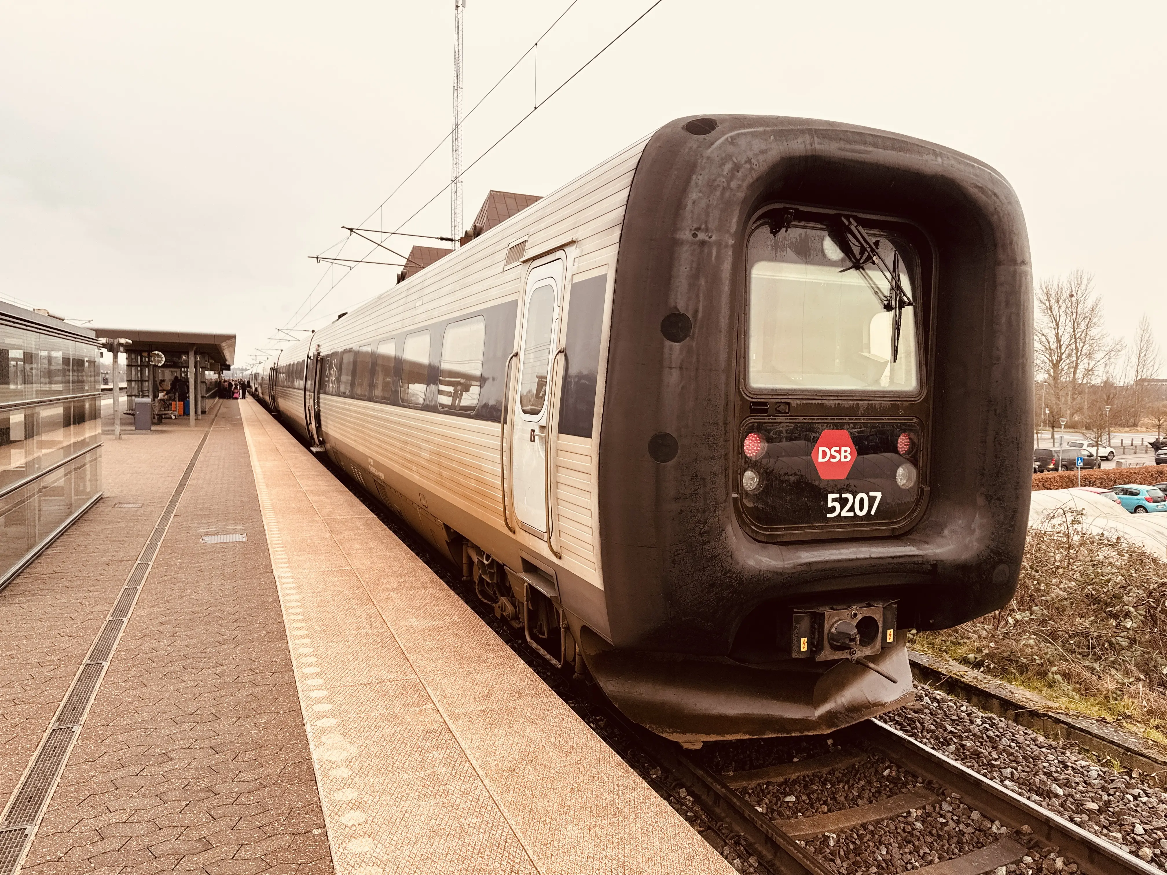 Billede af DSB MF 5007 fotograferet ud for Nyborg Station. Billede af DSB MF 5007 fotograferet ud for Nyborg Station.