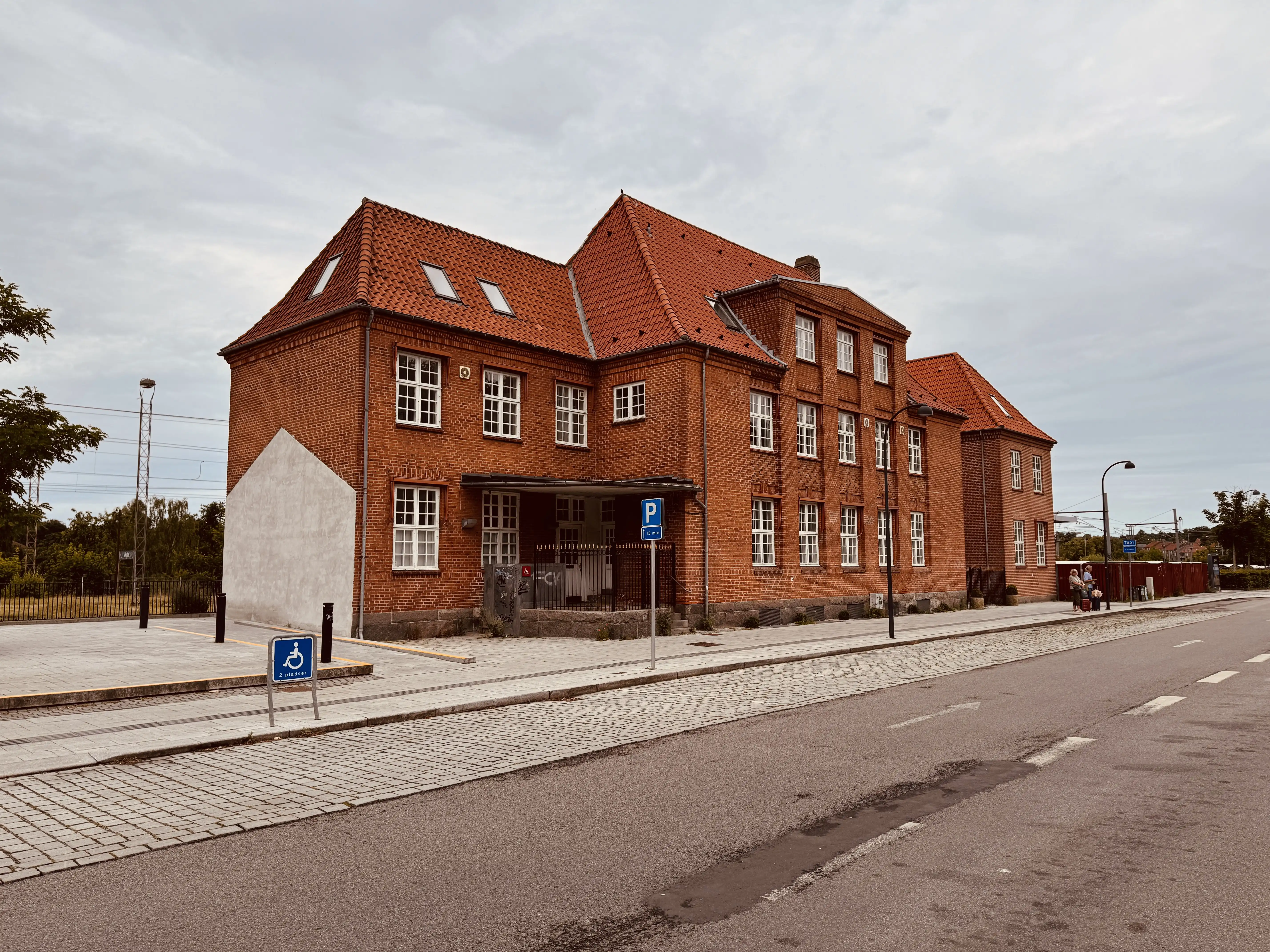 Billede af det gamle posthus ud for Holte Station. Billede af det gamle posthus ud for Holte Station.