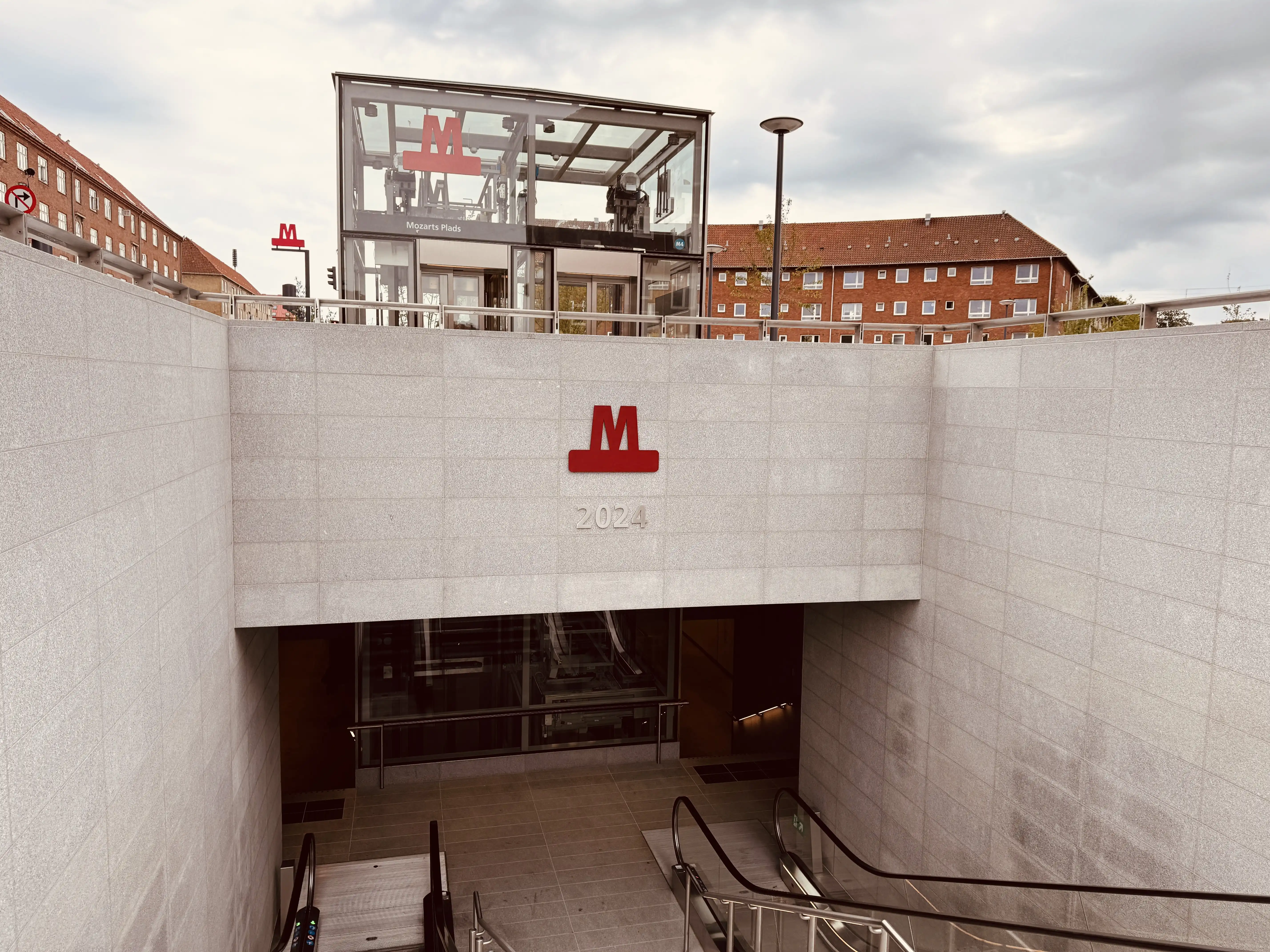Billede af Mozarts Plads Metrostation. Billede af Mozarts Plads Metrostation.