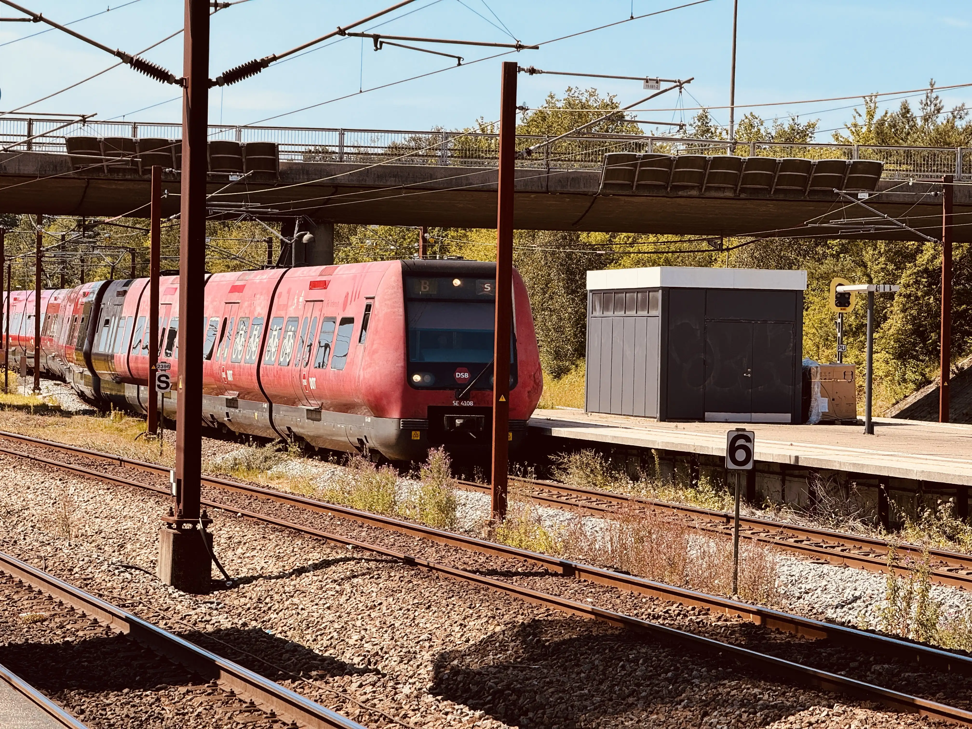Billede af DSB SE 4108 fotograferet ud for Høje Taastrup Station. Billede af DSB SE 4108 fotograferet ud for Høje Taastrup Station.