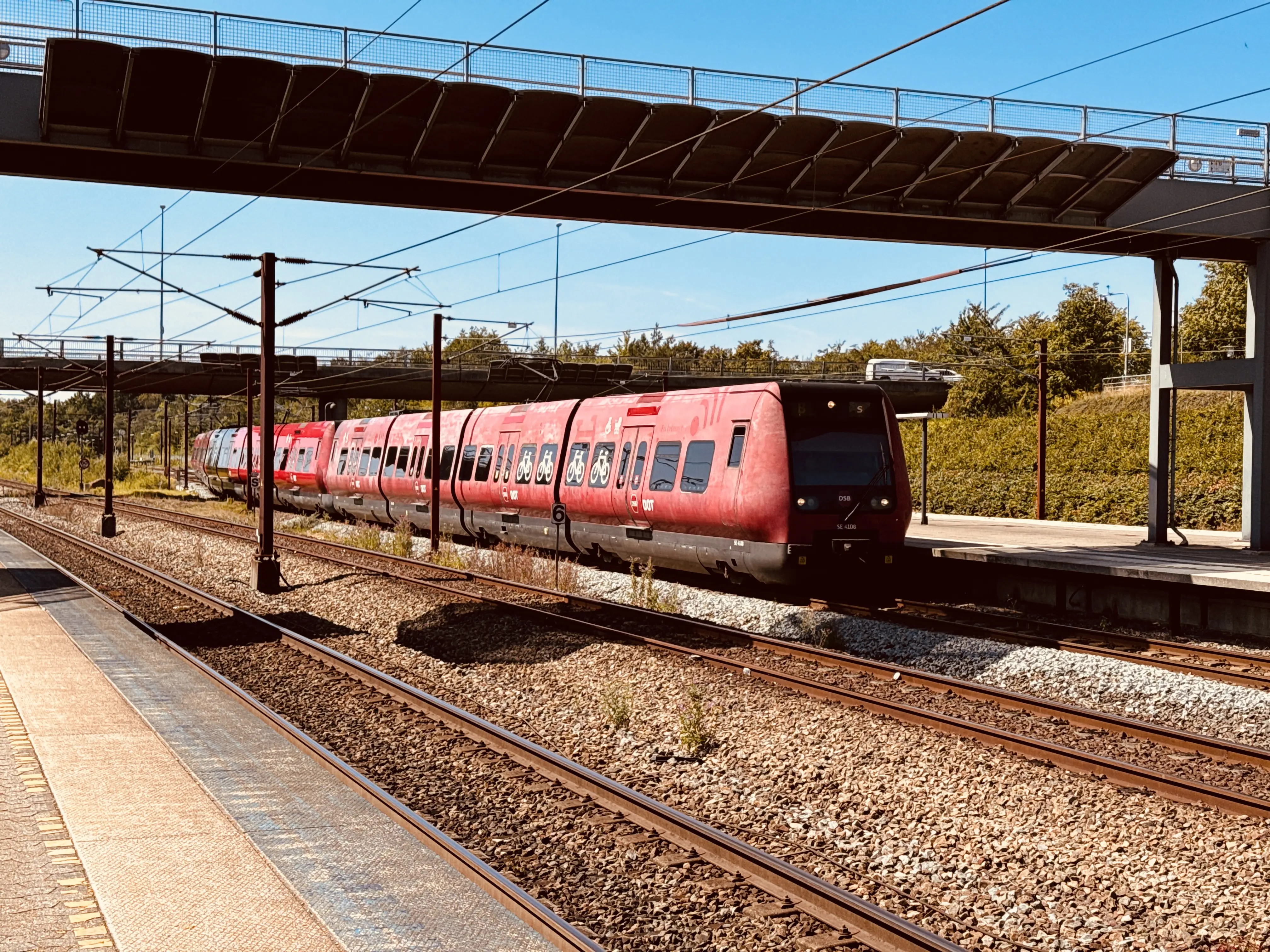 Billede af DSB SE 4108 fotograferet ud for Høje Taastrup Station. Billede af DSB SE 4108 fotograferet ud for Høje Taastrup Station.