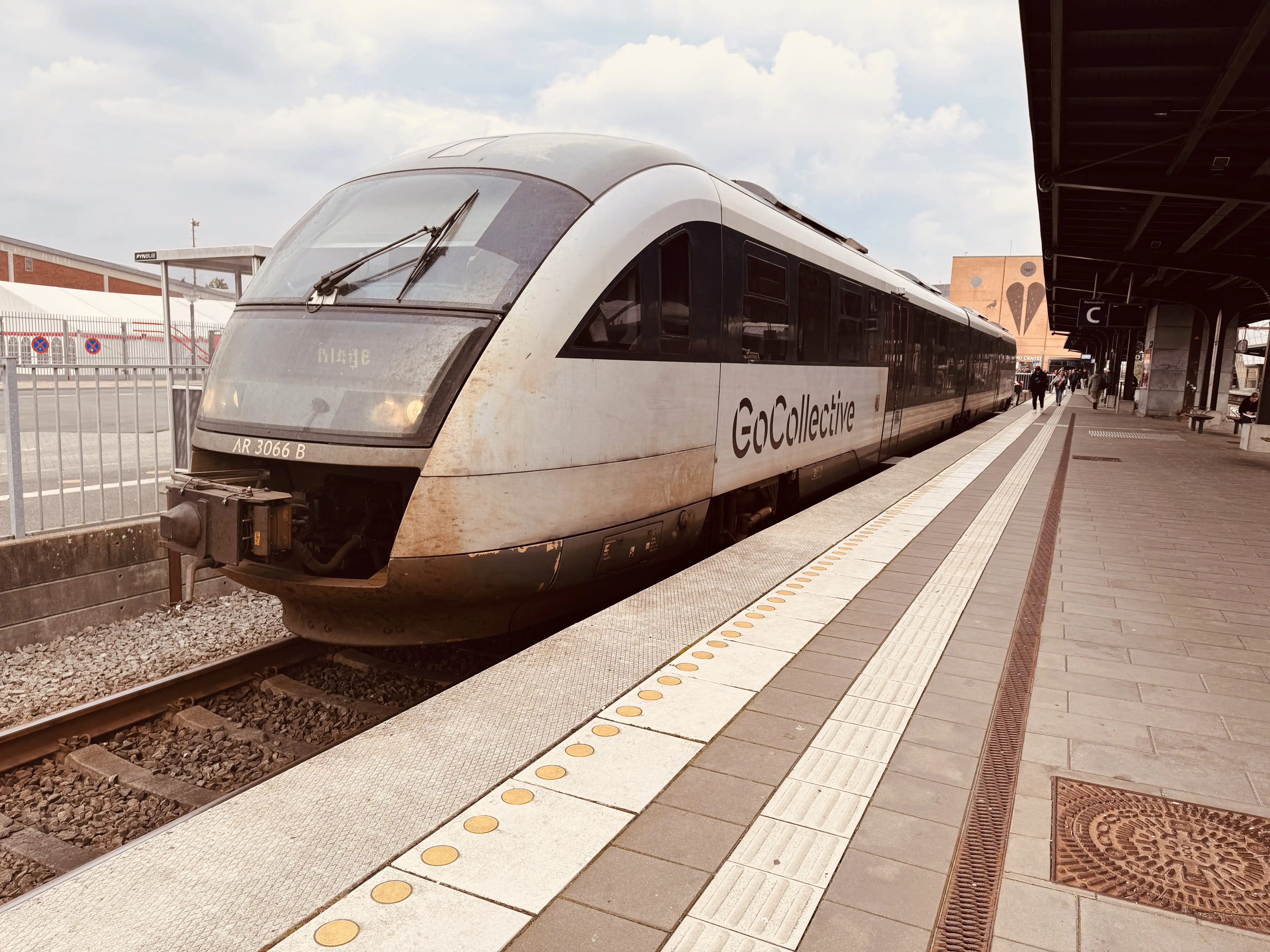 Billede af GoCollective AR 3066, tidligere DSB MQ 4116-4916 fotograferet ud for Odense Banegård Center. Billede af GoCollective AR 3066, tidligere DSB MQ 4116-4916 fotograferet ud for Odense Banegård Center.