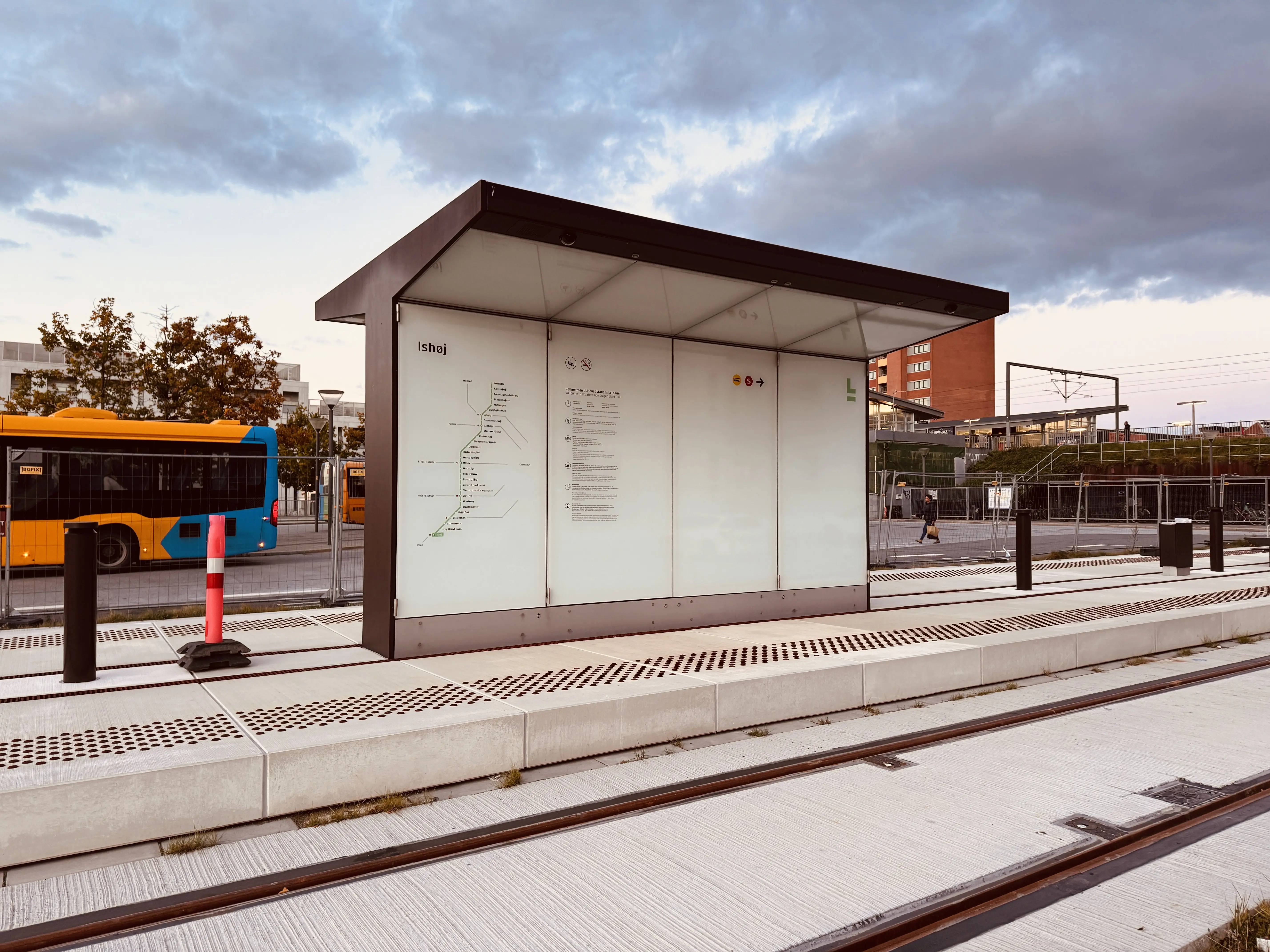Billede af Ishøj Station Letbanestation, som her er under opførelse. Billede af Ishøj Station Letbanestation, som her er under opførelse.