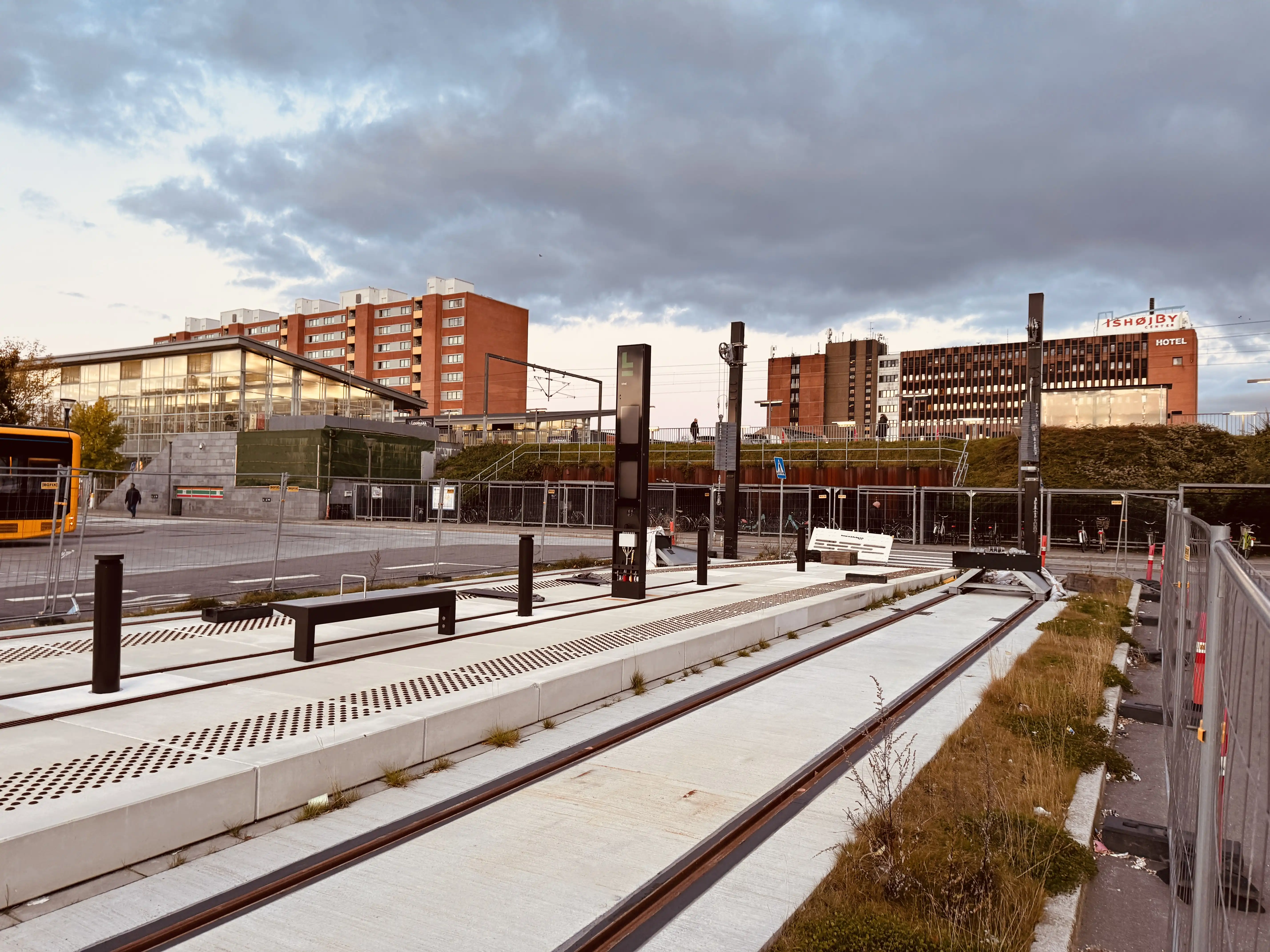 Billede af Ishøj Station Letbanestation, som her er under opførelse. Billede af Ishøj Station Letbanestation, som her er under opførelse.