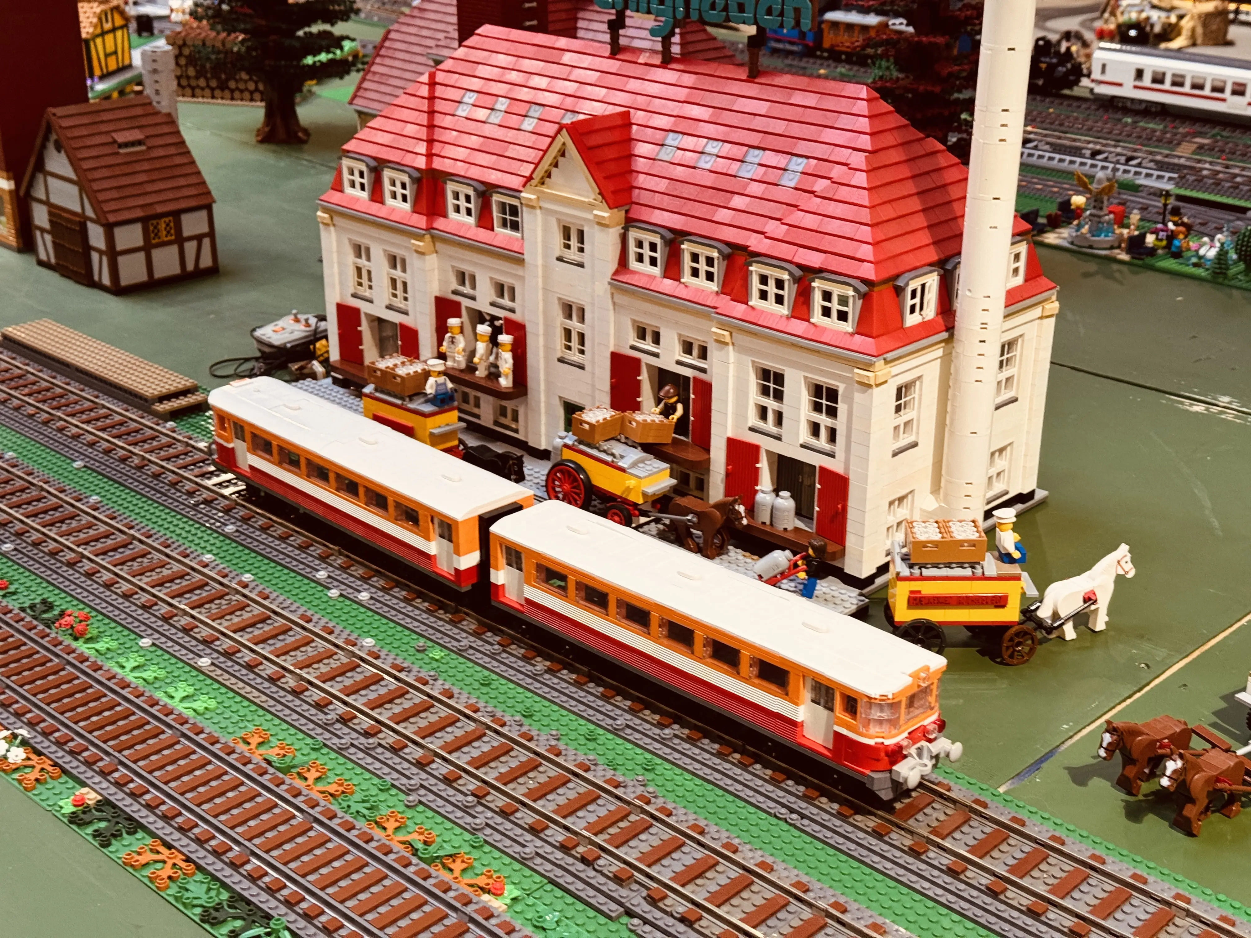 Det ikoniske Y-Toget lavet som jernbanemodel i LEGO. Det ikoniske Y-Toget lavet som jernbanemodel i LEGO.