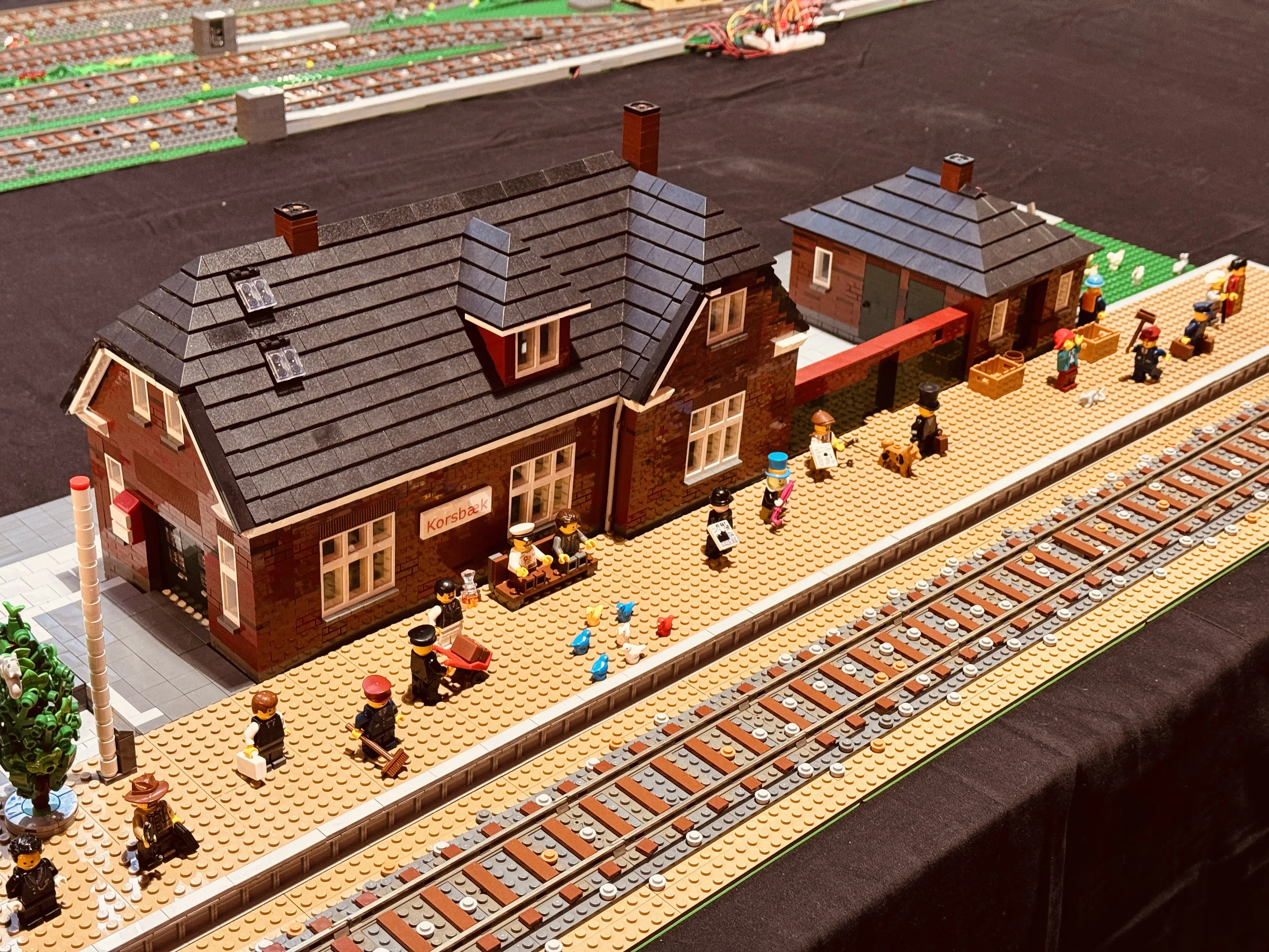 Morud Station, var i dagens anledning omdøbt til Korsbæk Station. Morud Station, var i dagens anledning omdøbt til Korsbæk Station.