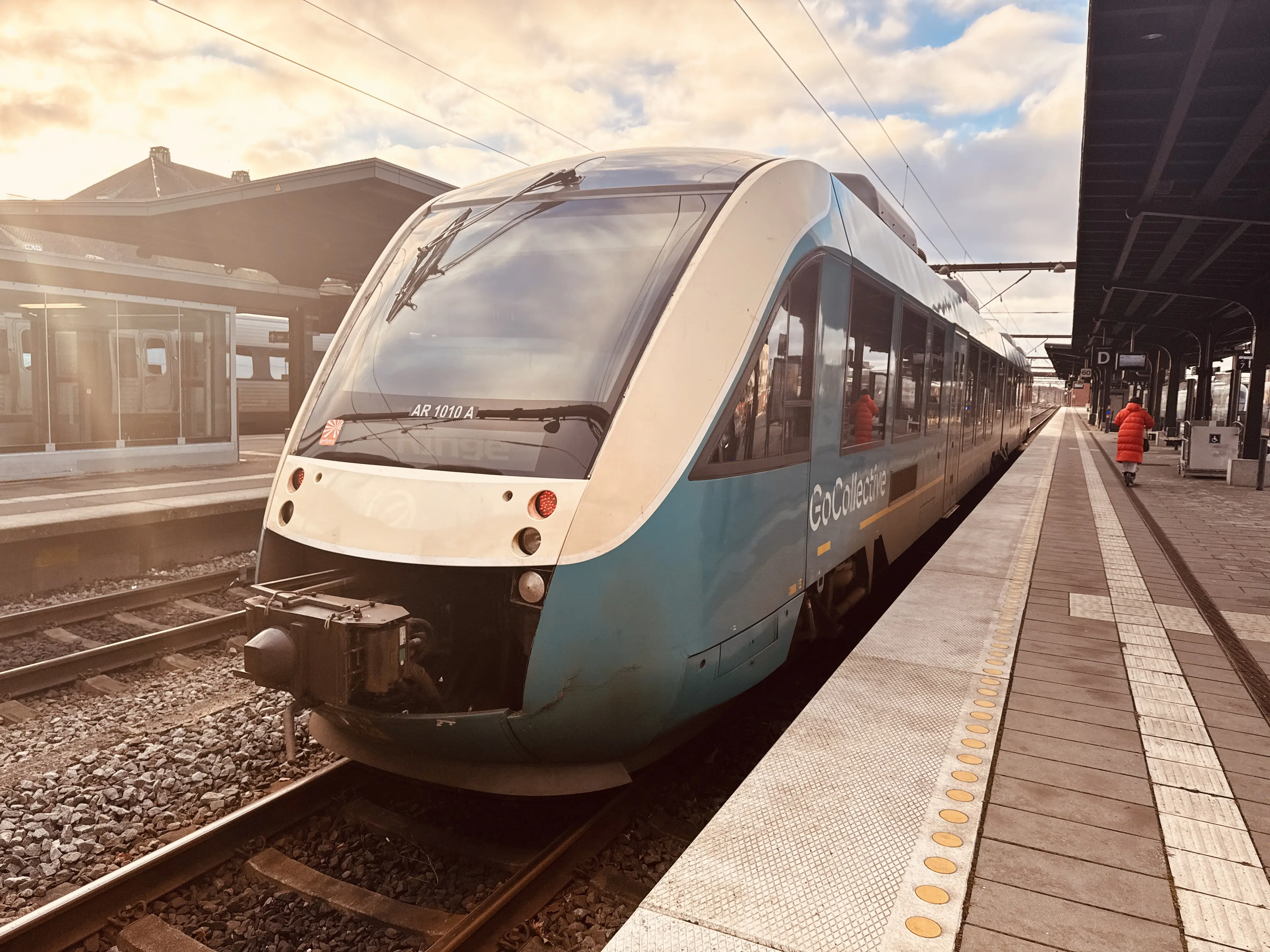 Billede af GoCollective AR 1010, tidligere ARRIVA AR 1010 fotograferet ud for Odense Banegård Center.