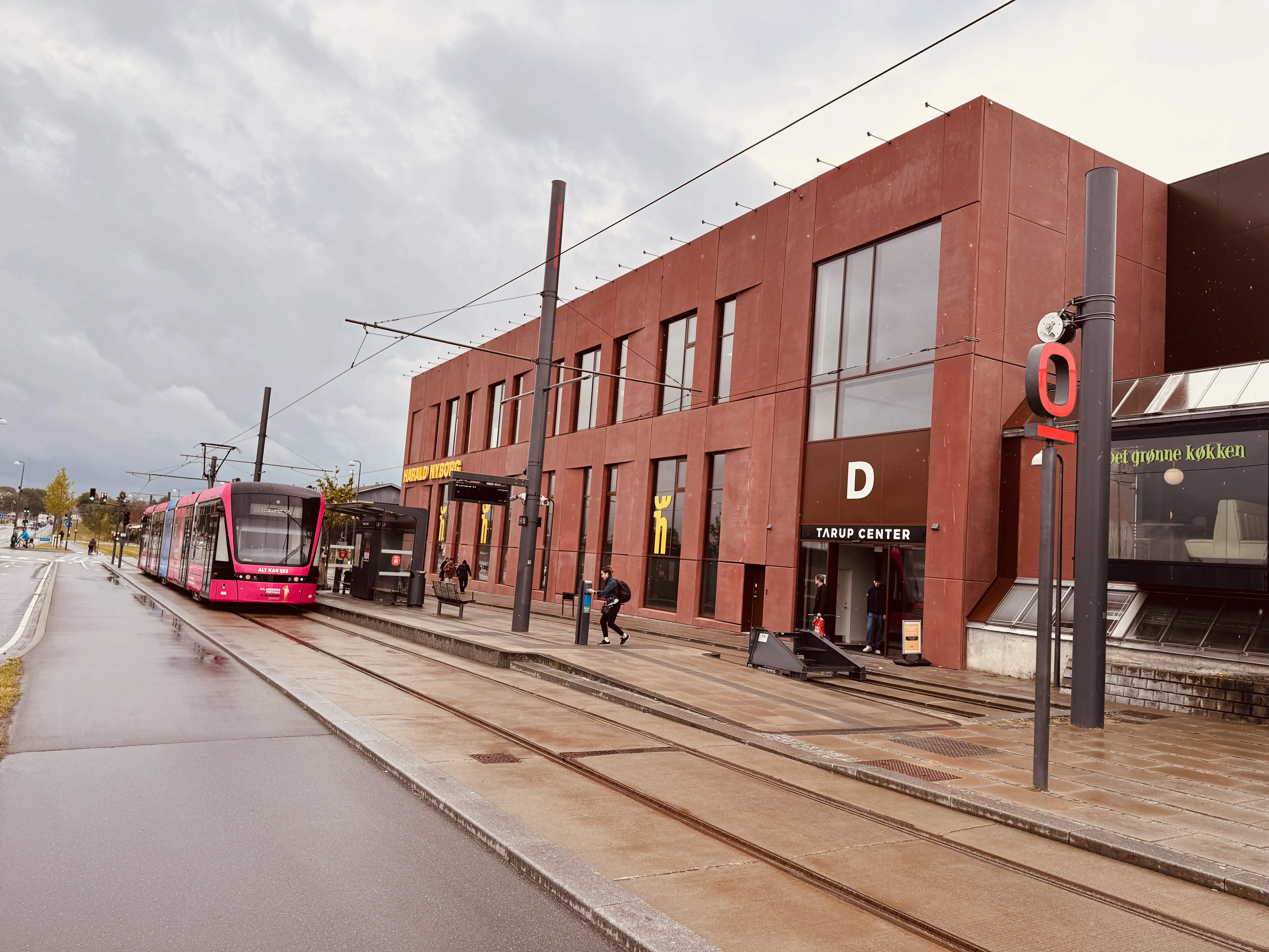Billede af Tarup Center Letbanestation. Billede af Tarup Center Letbanestation.