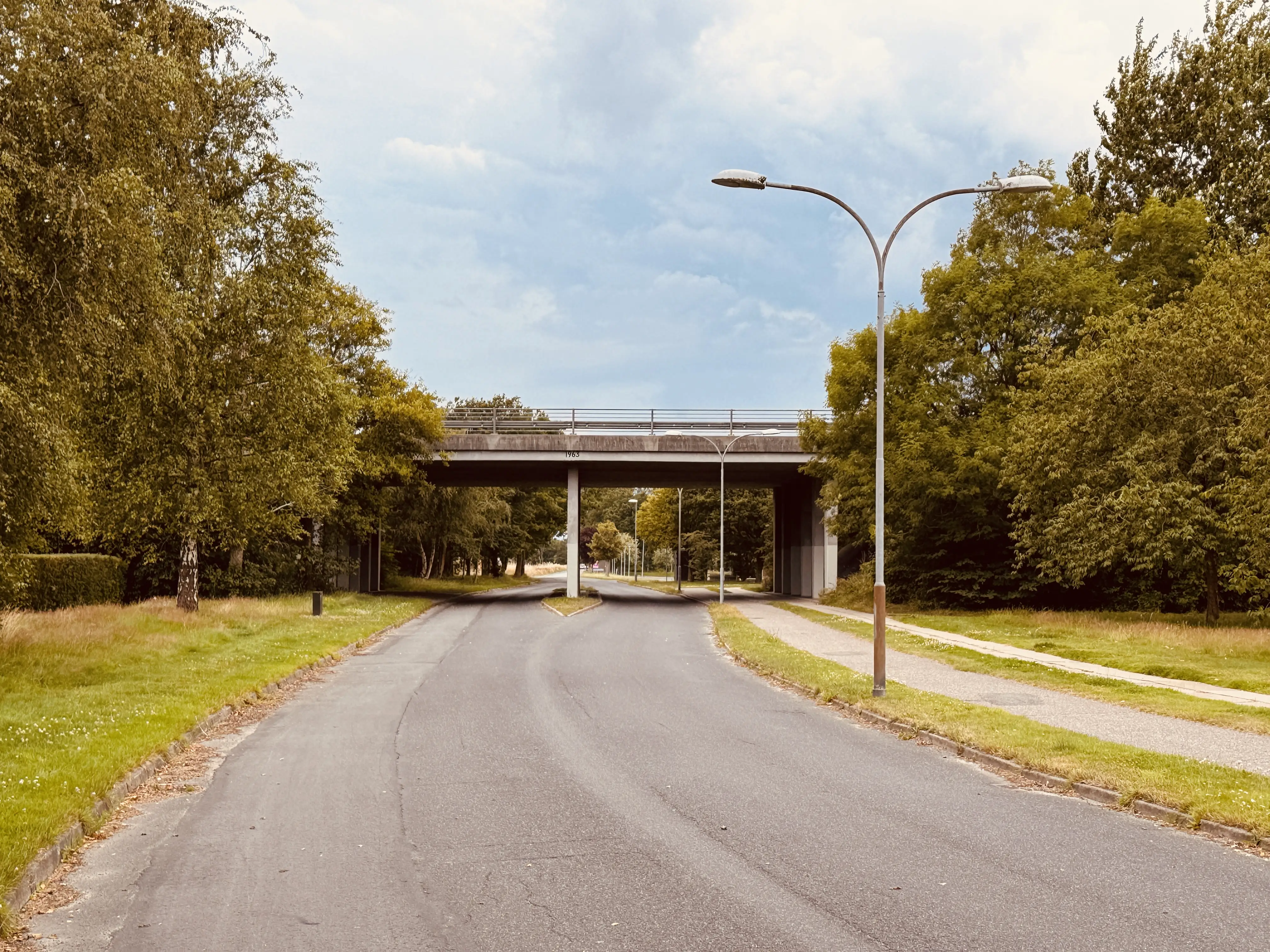 Billede af broen ved Aabybro Stations ind og udkørsel. Billede af broen ved Aabybro Stations ind og udkørsel.