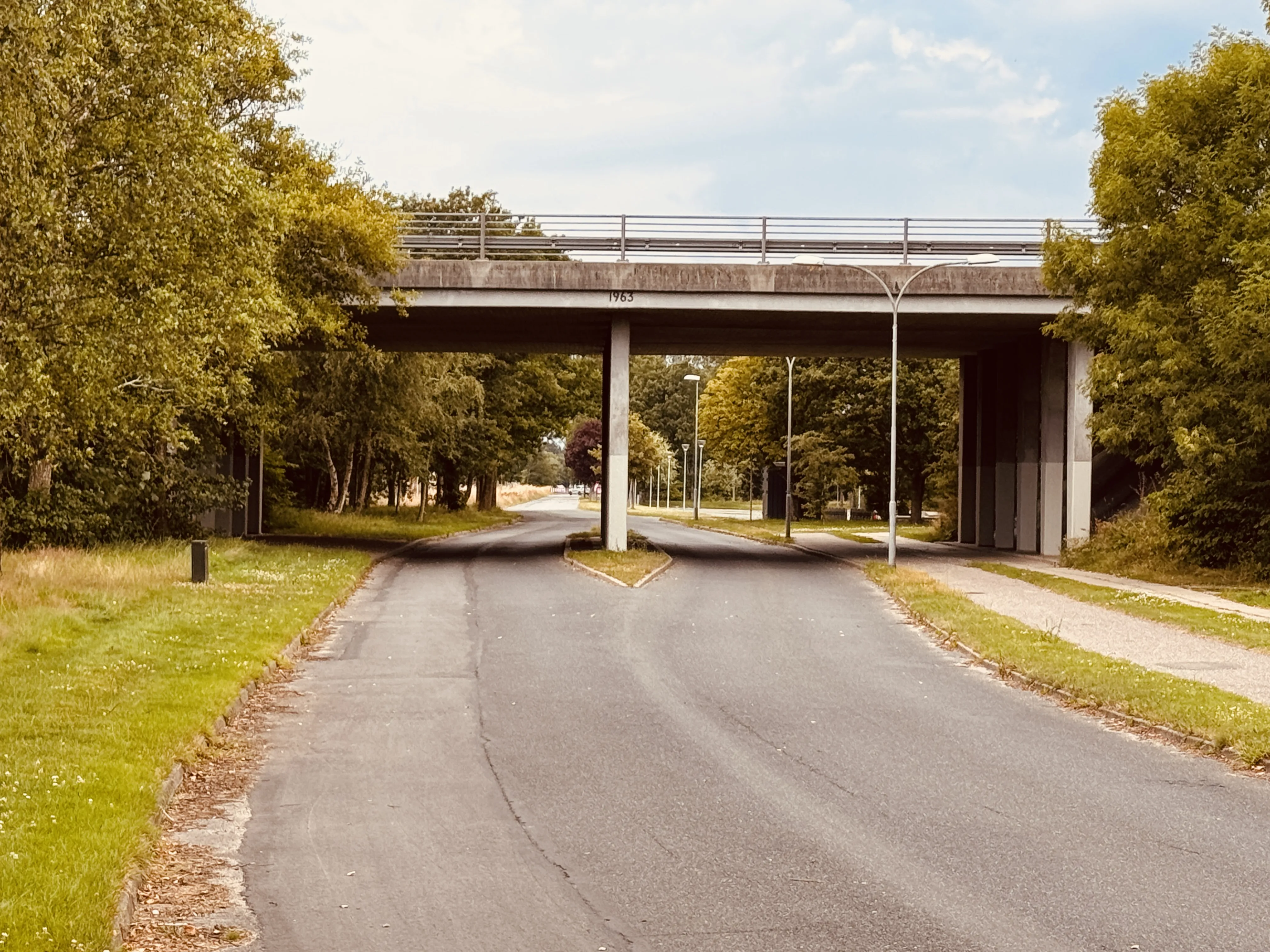 Billede af broen ved Aabybro Stations ind og udkørsel. Billede af broen ved Aabybro Stations ind og udkørsel.