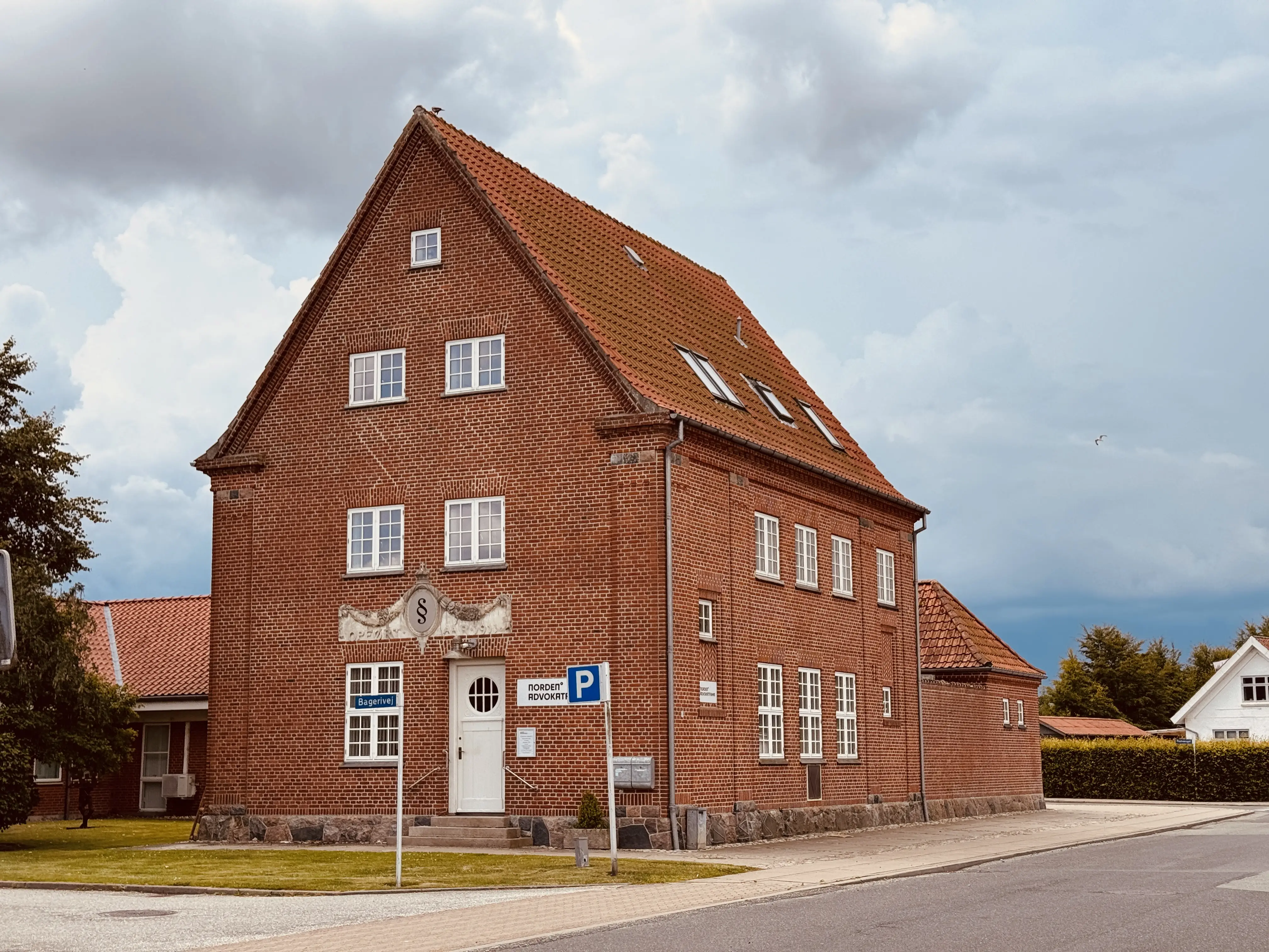 Billede af det gamle posthus ved Aabybro Station. Billede af det gamle posthus ved Aabybro Station.