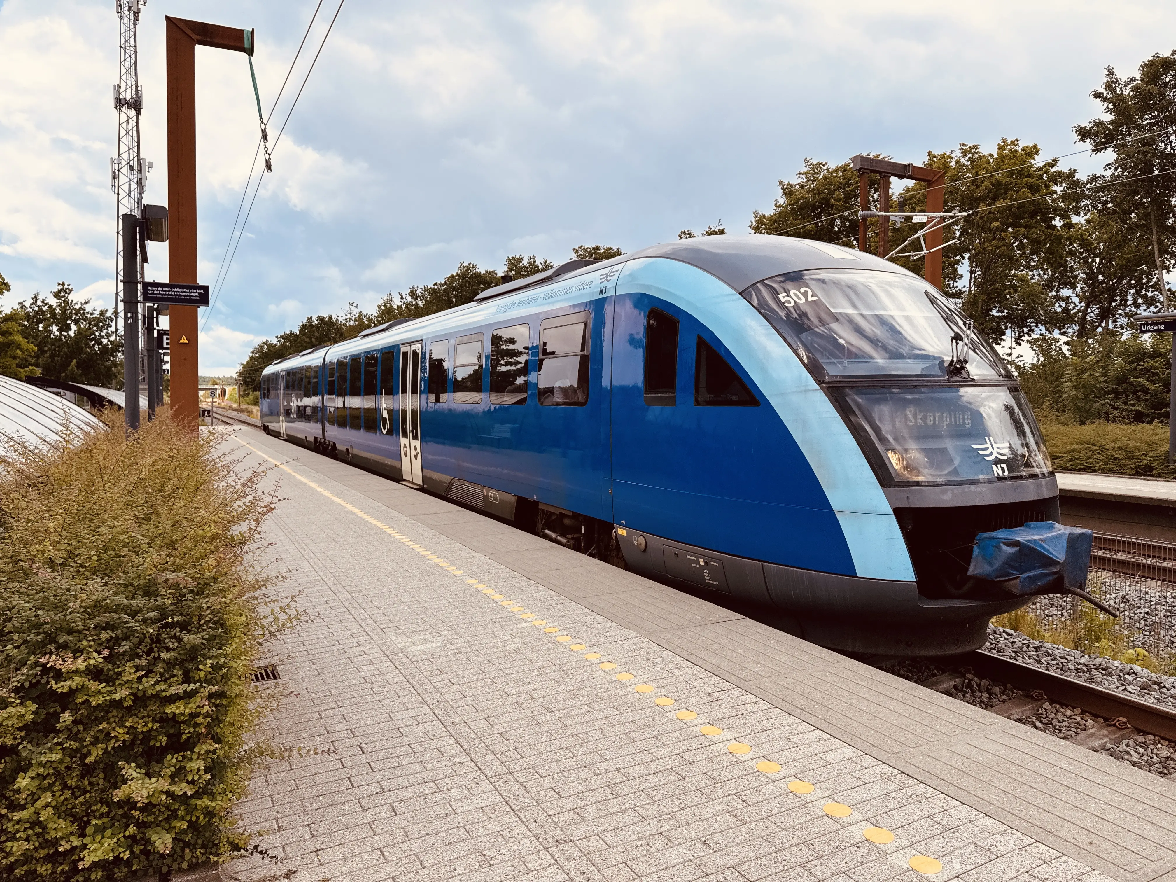 Billede af NJJ DM 502 fotograferet ud for Støvring Trinbræt. Billede af NJJ DM 502 fotograferet ud for Støvring Trinbræt.