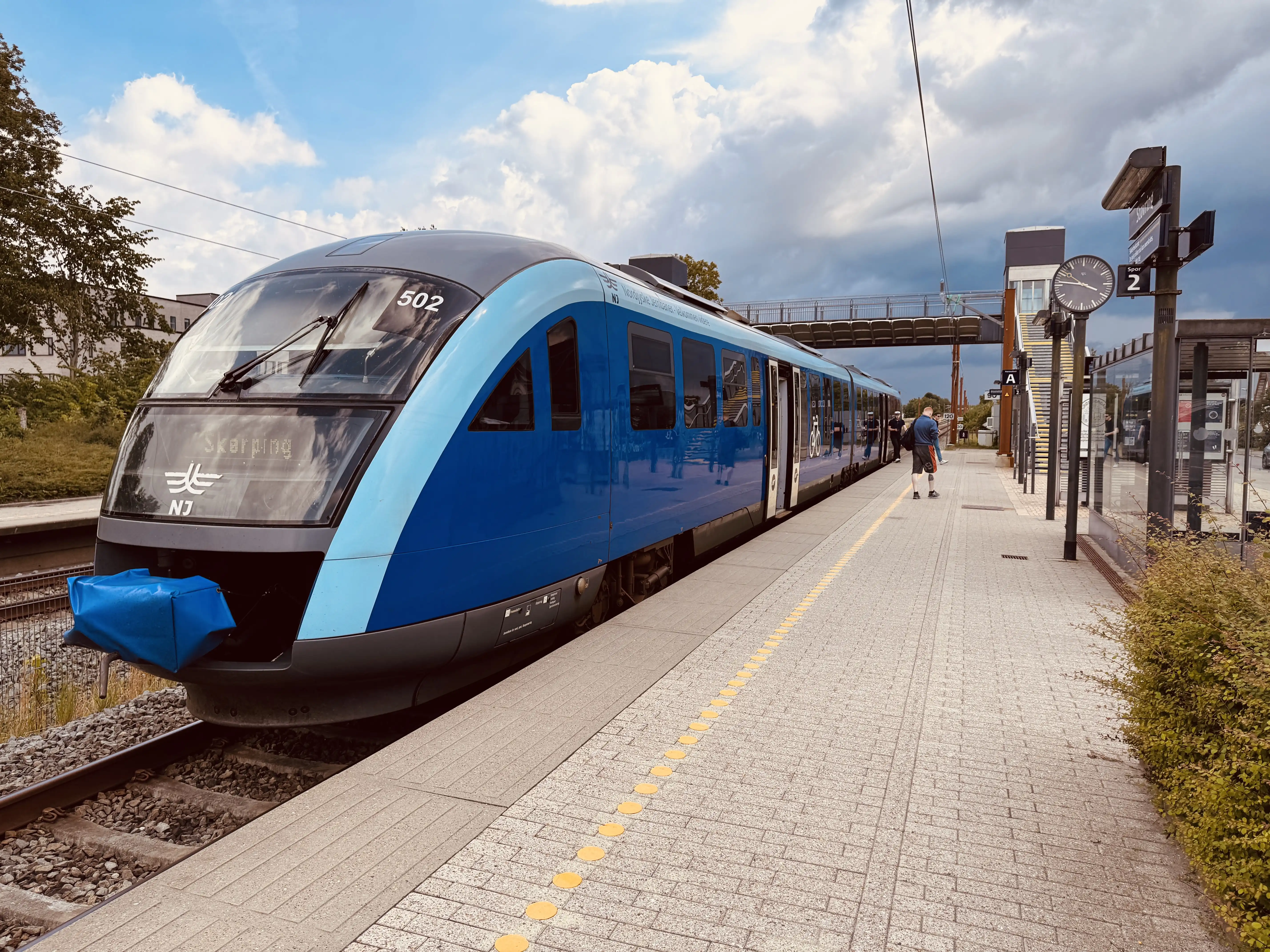 Billede af NJJ DM 502 fotograferet ud for Støvring Trinbræt. Billede af NJJ DM 502 fotograferet ud for Støvring Trinbræt.
