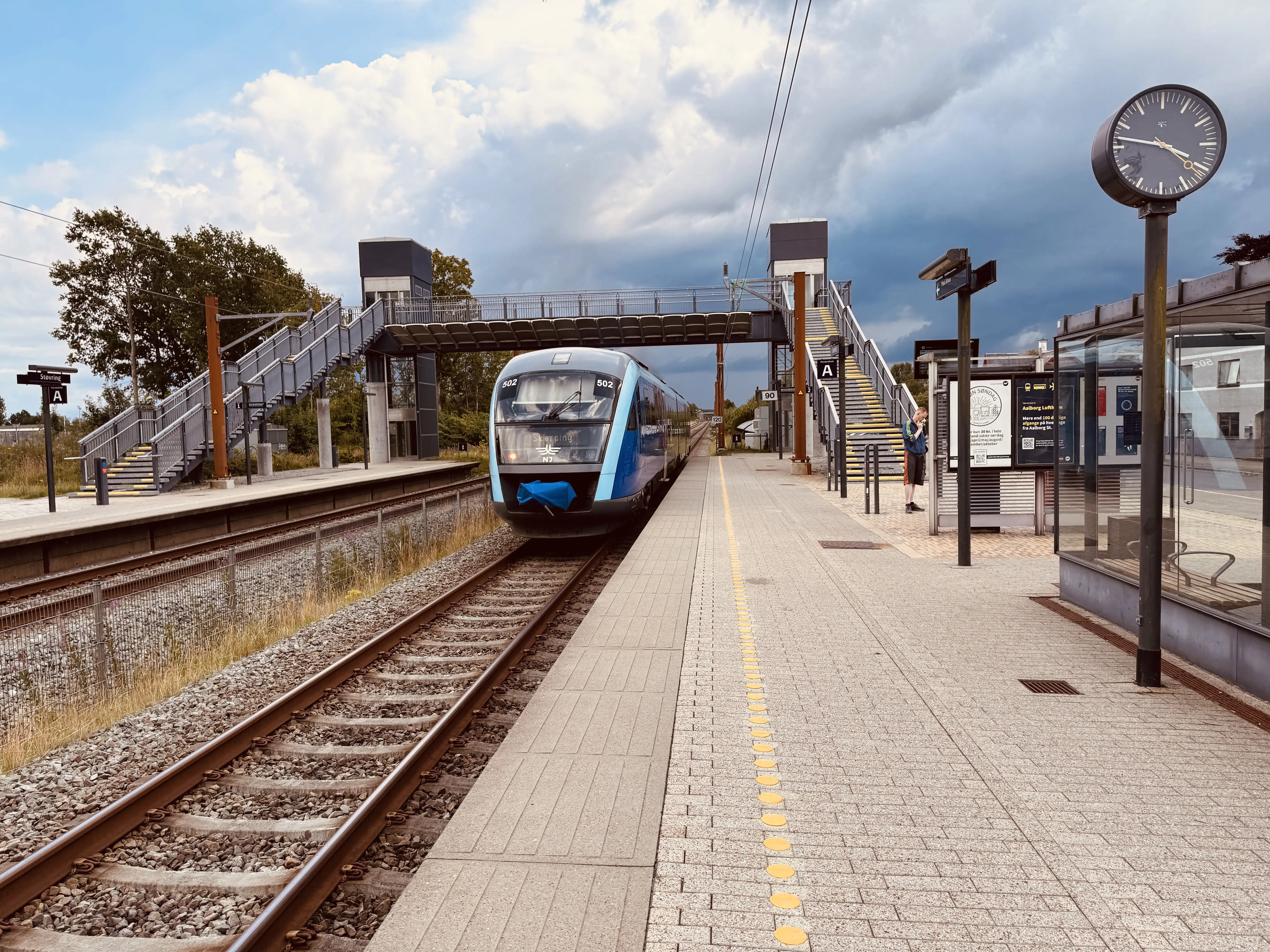 Billede af NJJ DM 502 fotograferet ud for Støvring Trinbræt. Billede af NJJ DM 502 fotograferet ud for Støvring Trinbræt.
