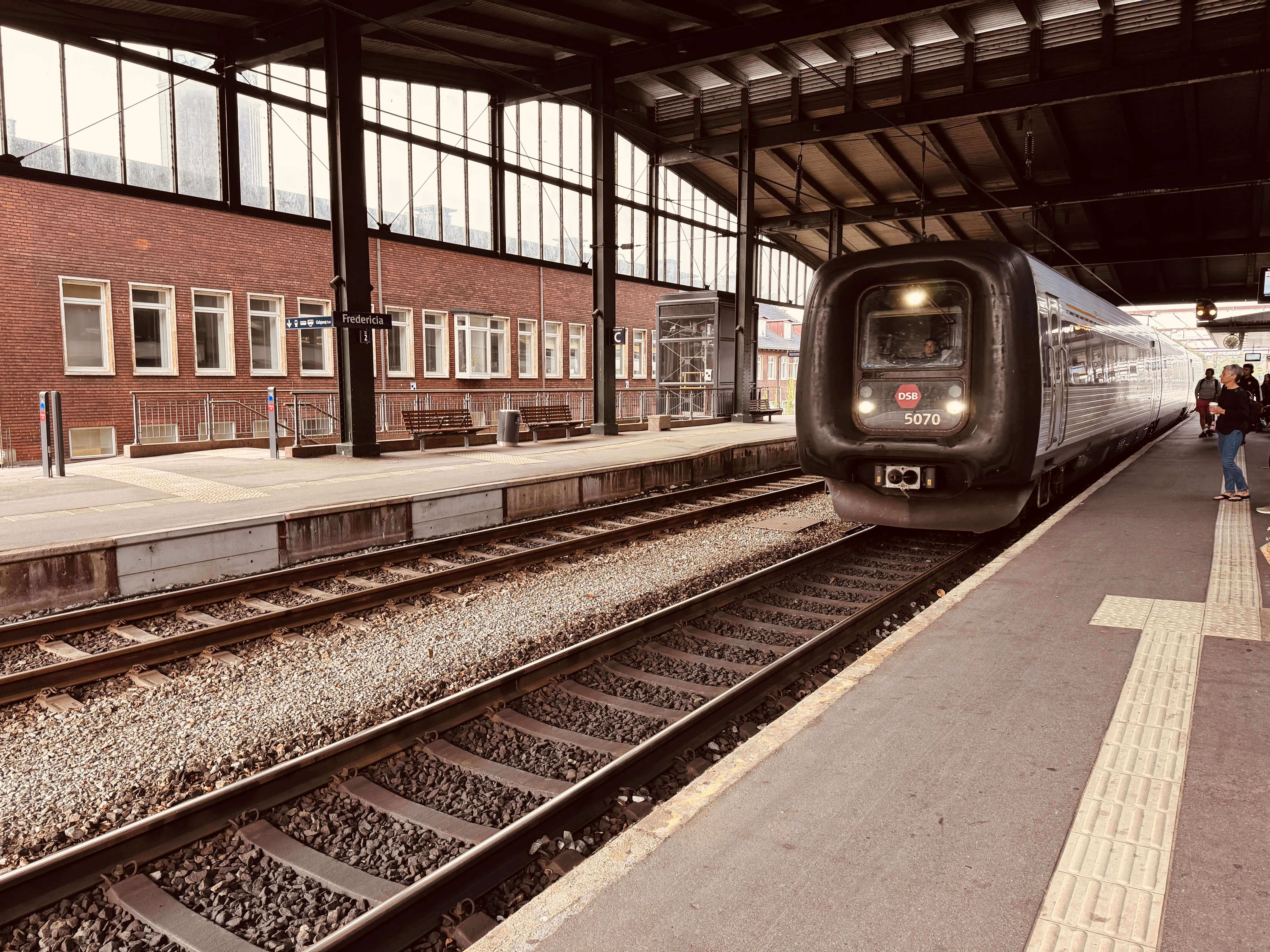 Billede af DSB MF 5070 fotograferet ud for Fredericia Station. Billede af DSB MF 5070 fotograferet ud for Fredericia Station.