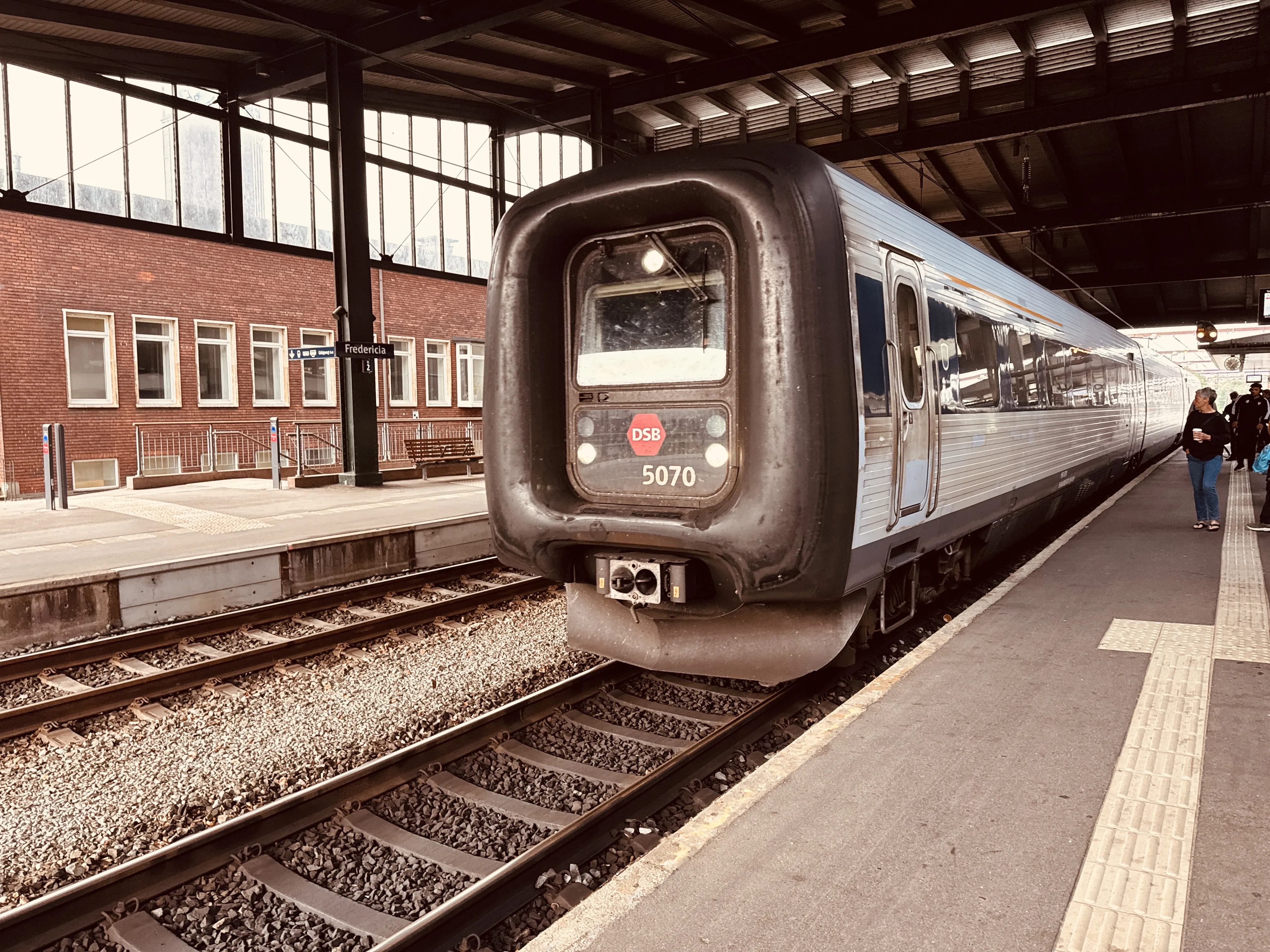 Billede af DSB MF 5070 fotograferet ud for Fredericia Station. Billede af DSB MF 5070 fotograferet ud for Fredericia Station.
