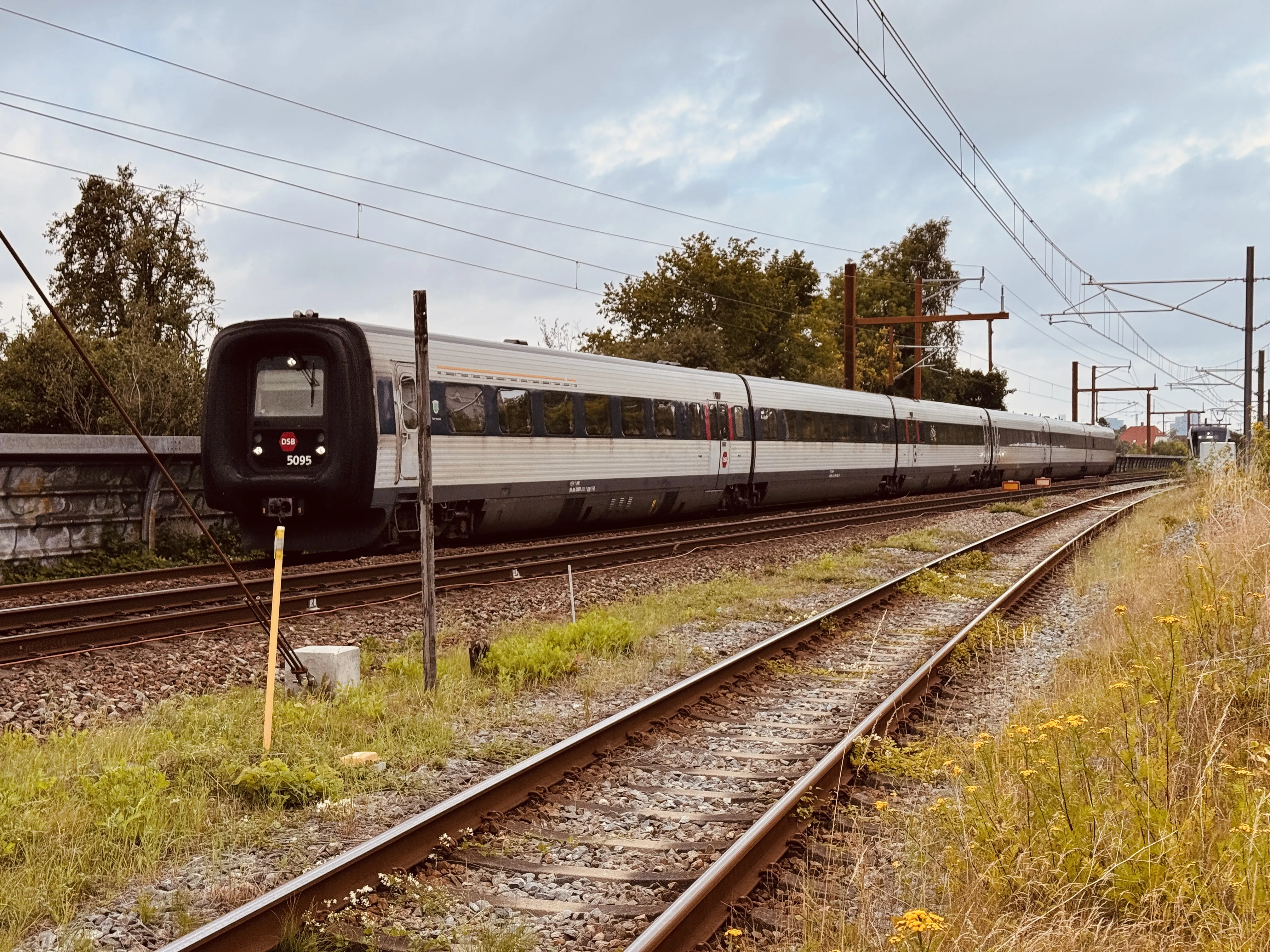 Billede af DSB MF 5095 fotograferet ud for Viby Jylland Trinbræt. Billede af DSB MF 5095 fotograferet ud for Viby Jylland Trinbræt.