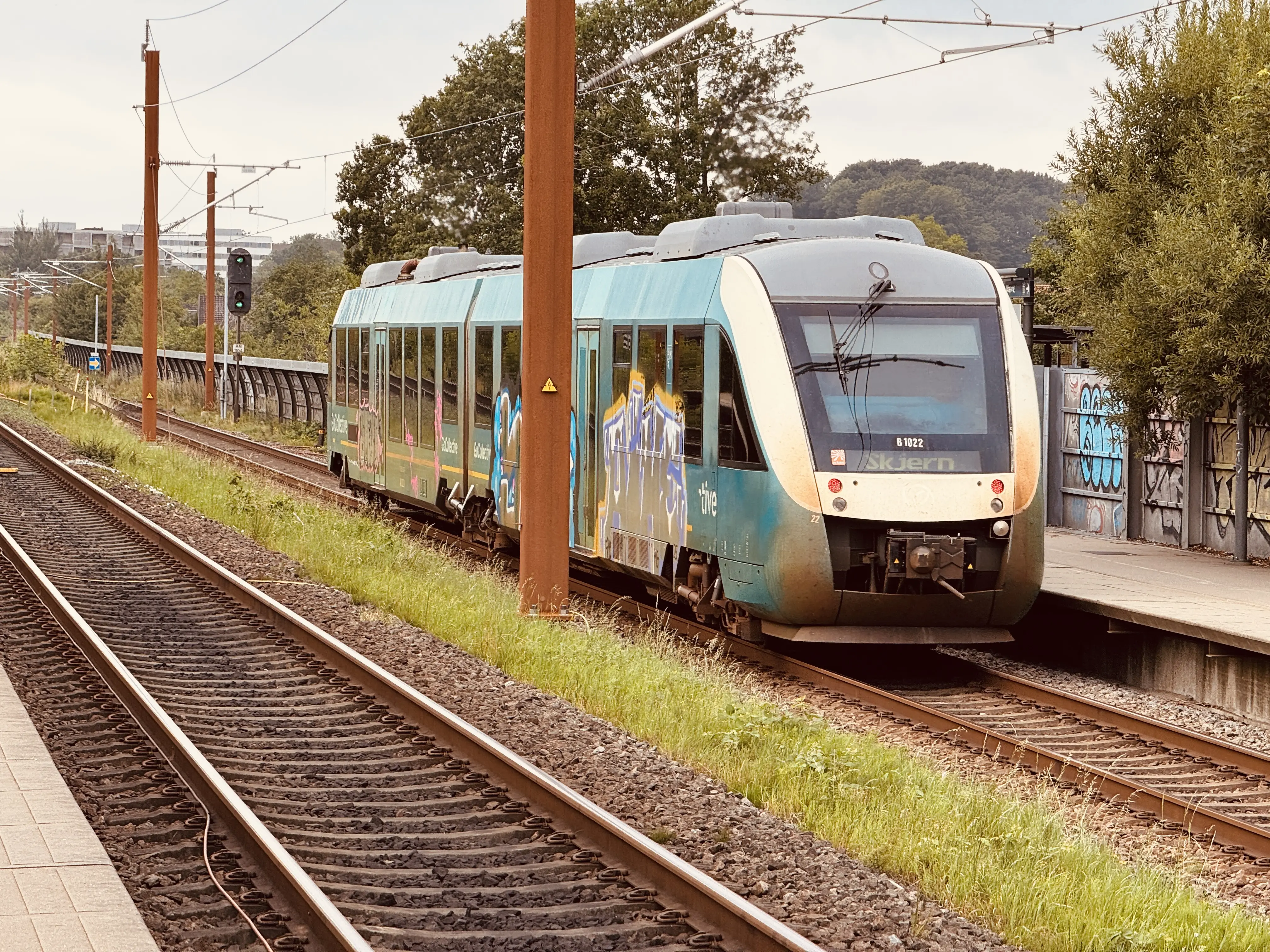Billede af GoCollective AR 1022, tidligere ARRIVA AR 1022 fotograferet ud for Viby Jylland Trinbræt. Billede af GoCollective AR 1022, tidligere ARRIVA AR 1022 fotograferet ud for Viby Jylland Trinbræt.