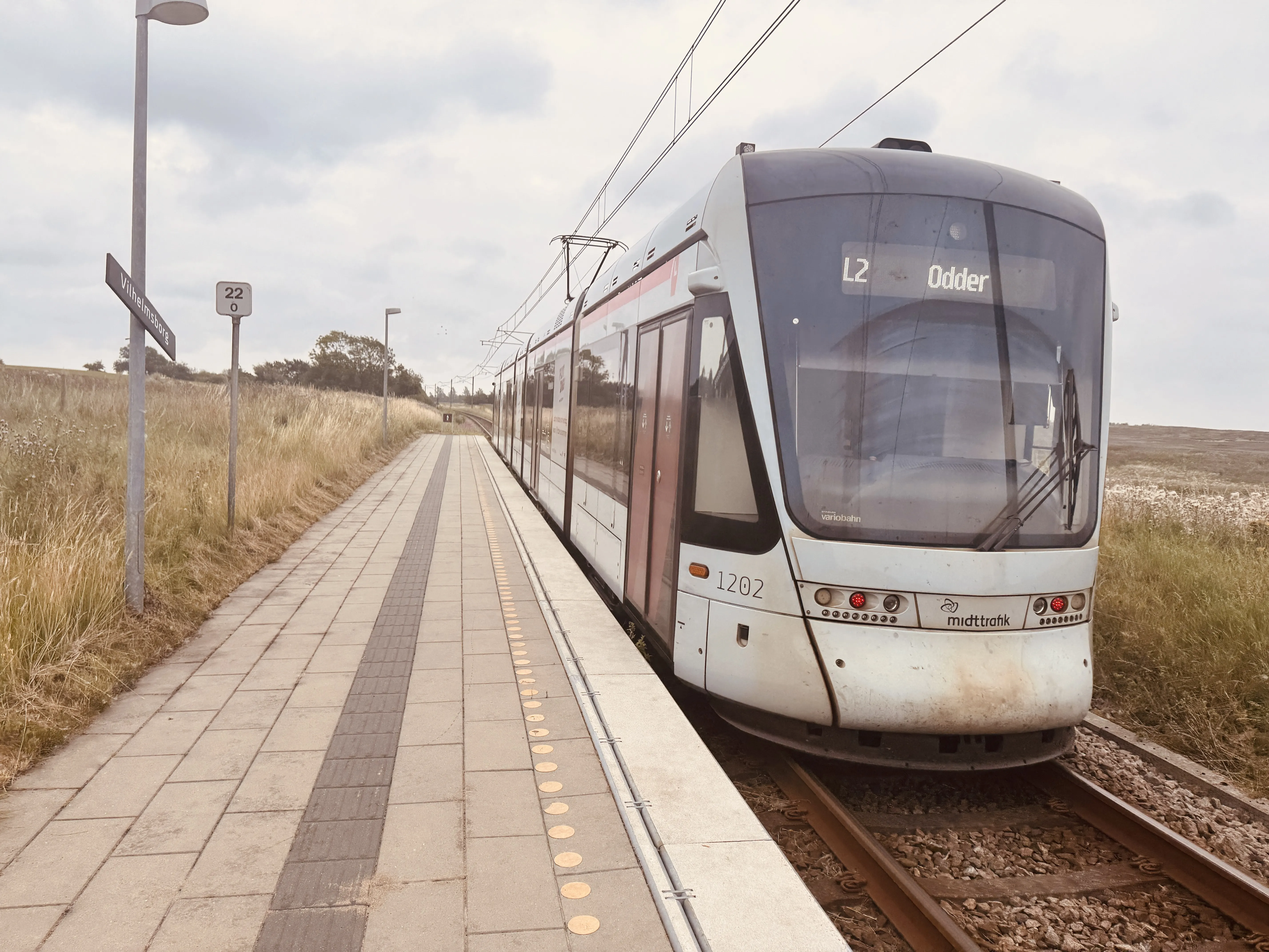 Billede af Aarhus Letbane togsæt 1102 fotograferet ud for Vilhelmsborg Letbanestation. Billede af Aarhus Letbane togsæt 1102 fotograferet ud for Vilhelmsborg Letbanestation.