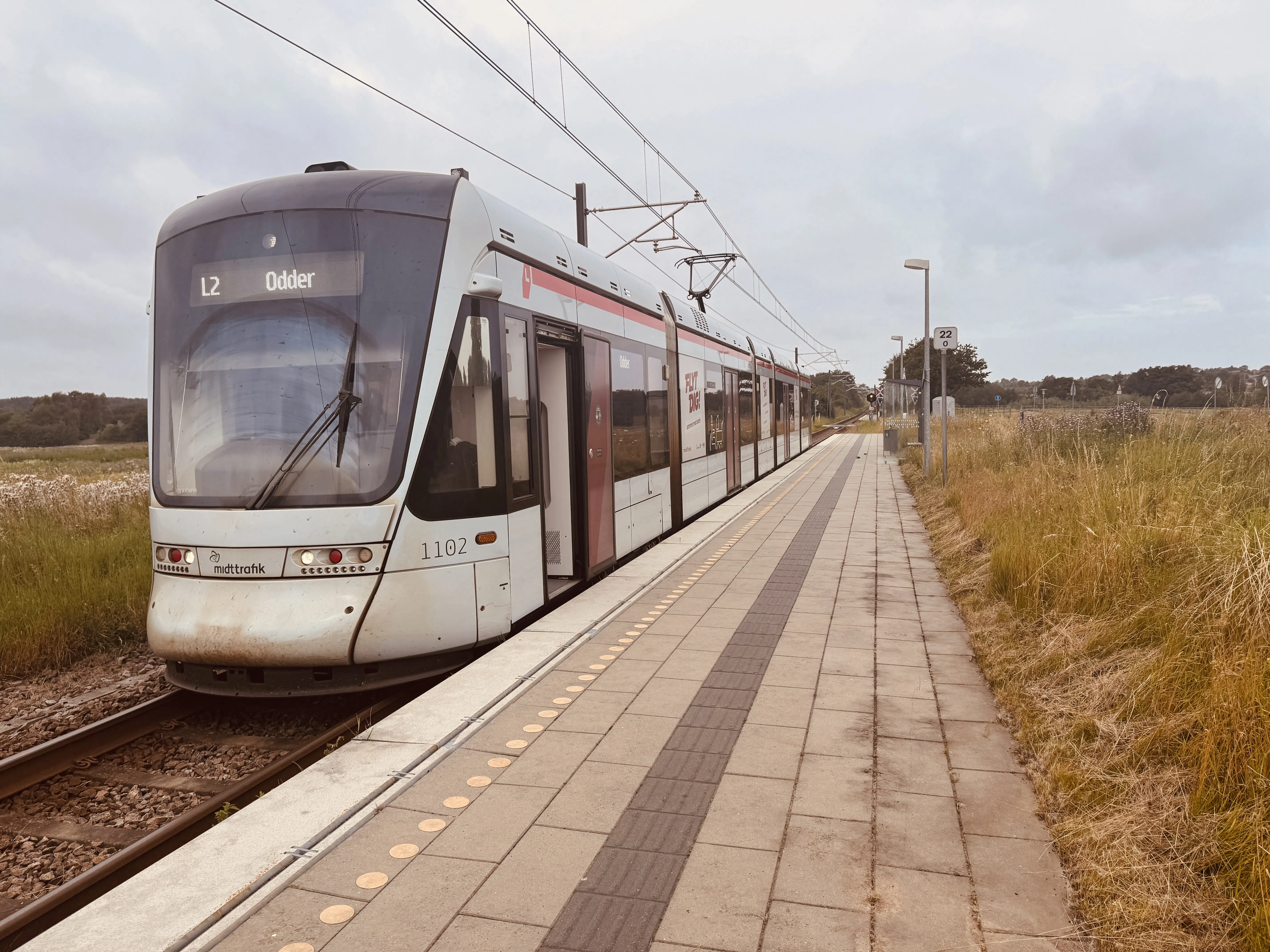 Billede af Aarhus Letbane togsæt 1102 fotograferet ud for Vilhelmsborg Letbanestation. Billede af Aarhus Letbane togsæt 1102 fotograferet ud for Vilhelmsborg Letbanestation.