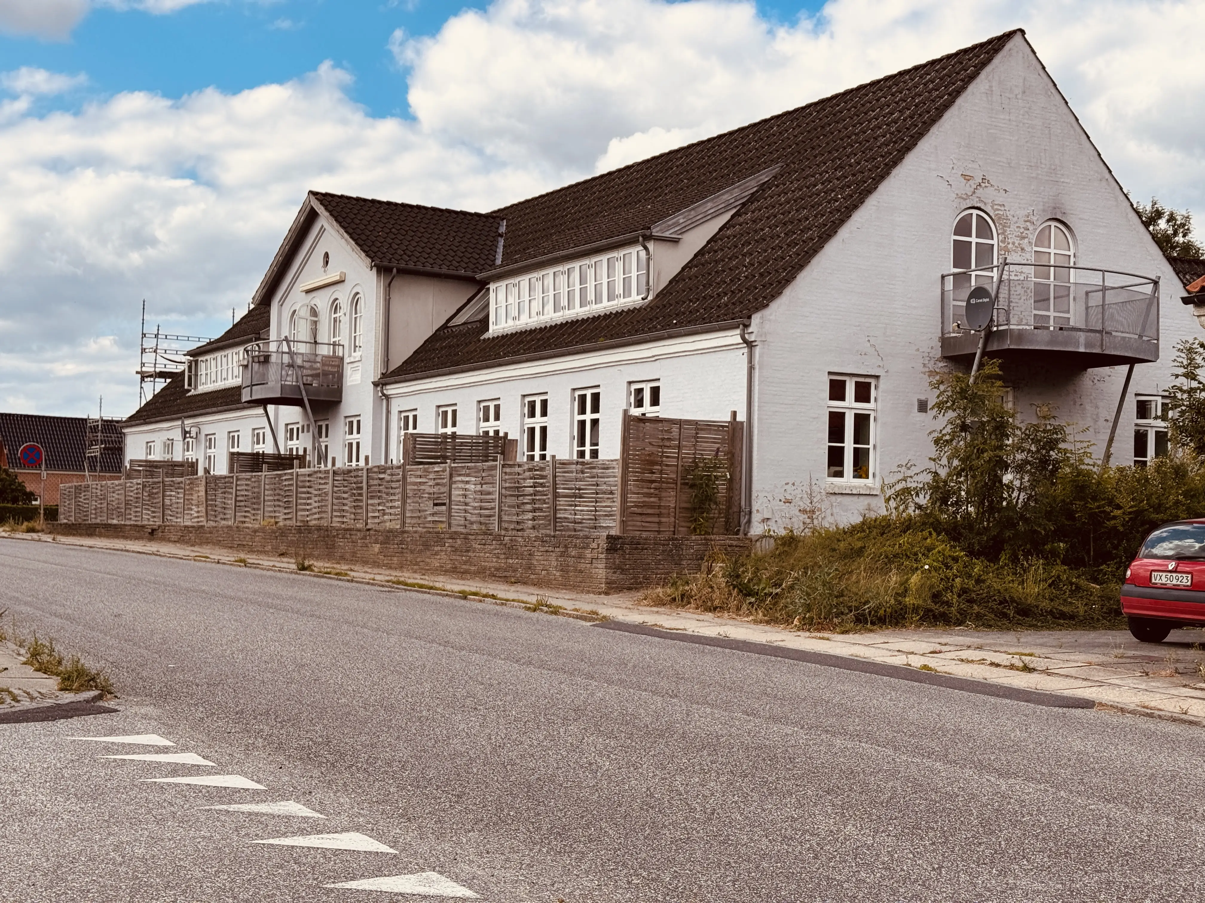 Billede af Havndal Kro, som lå over for Havndal Station og blev opført samtidig med stationen. Billede af Havndal Kro, som lå over for Havndal Station og blev opført samtidig med stationen.