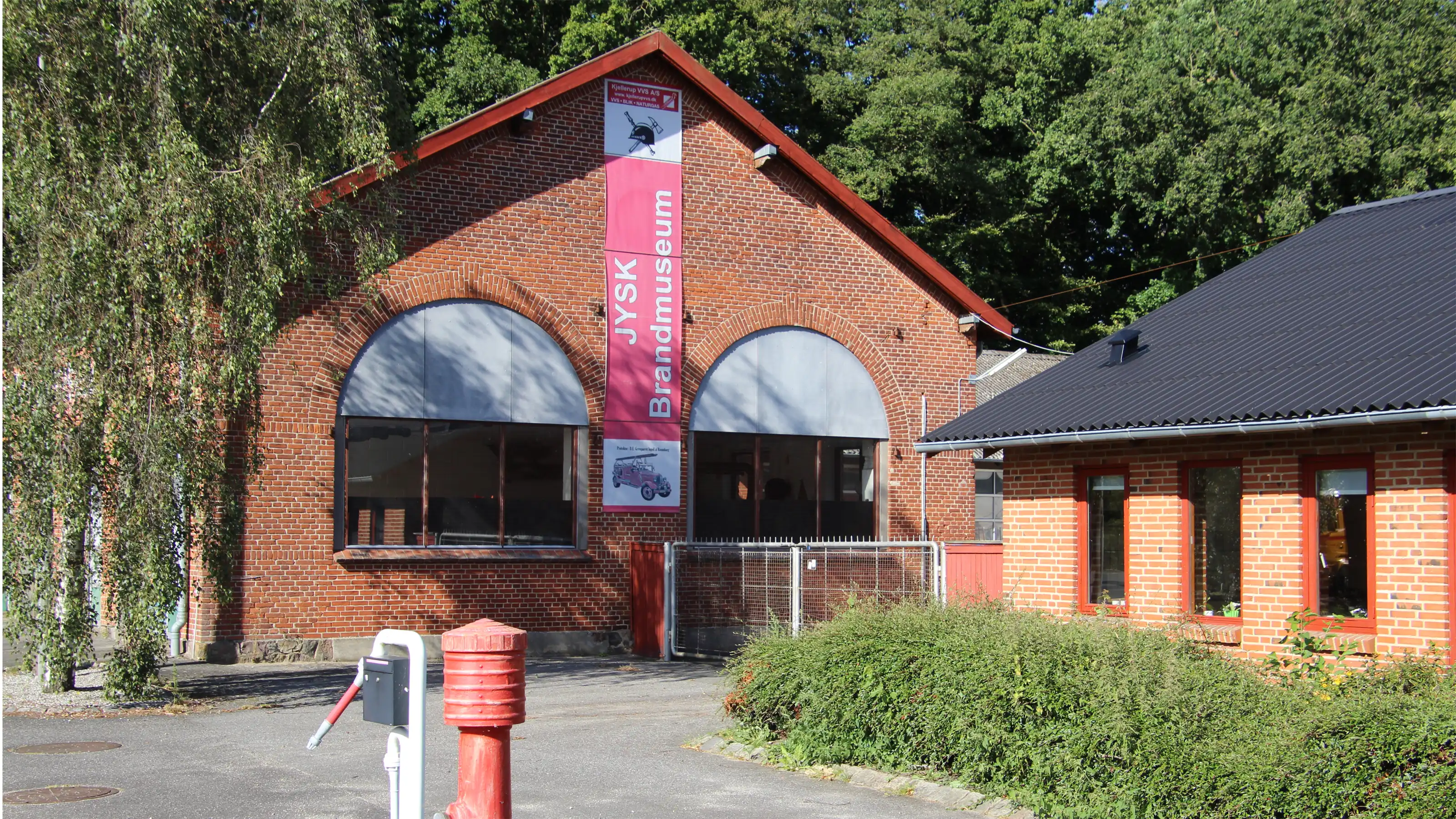 Billede af Kjellerup Station - Brandmuseet i Kjellerup, forhenværende remise. Billede af Kjellerup Station - Brandmuseet i Kjellerup, forhenværende remise.