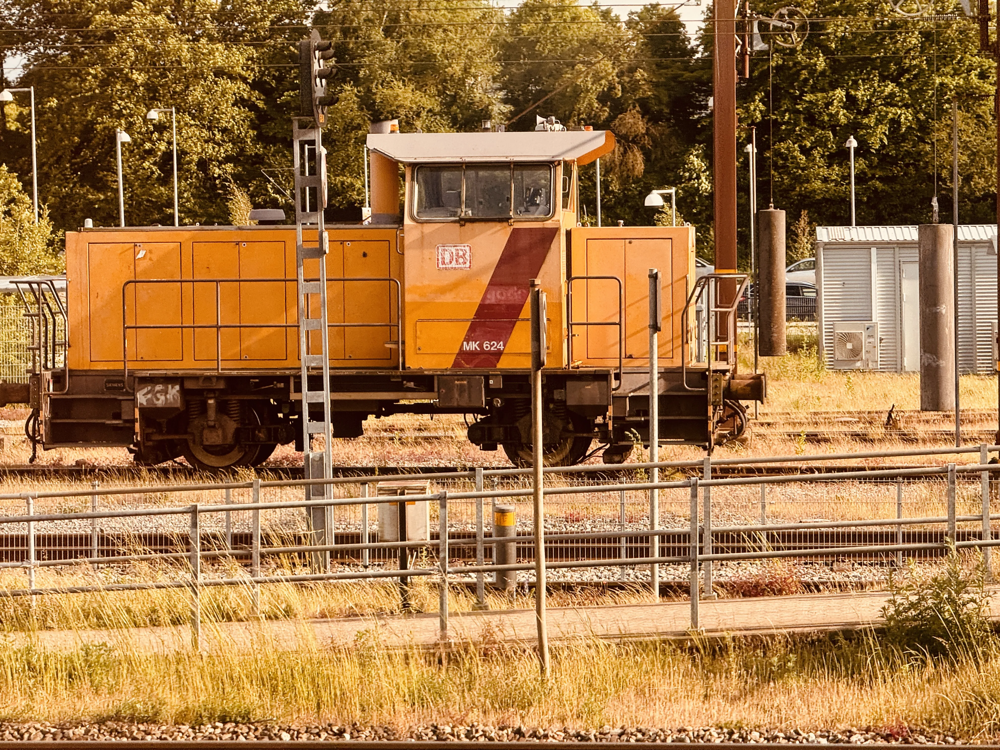 Billede af DBCSC MK 624, tidligere DSB MK 624 fotograferet ud for Ringsted Station. Billede af DBCSC MK 624, tidligere DSB MK 624 fotograferet ud for Ringsted Station.