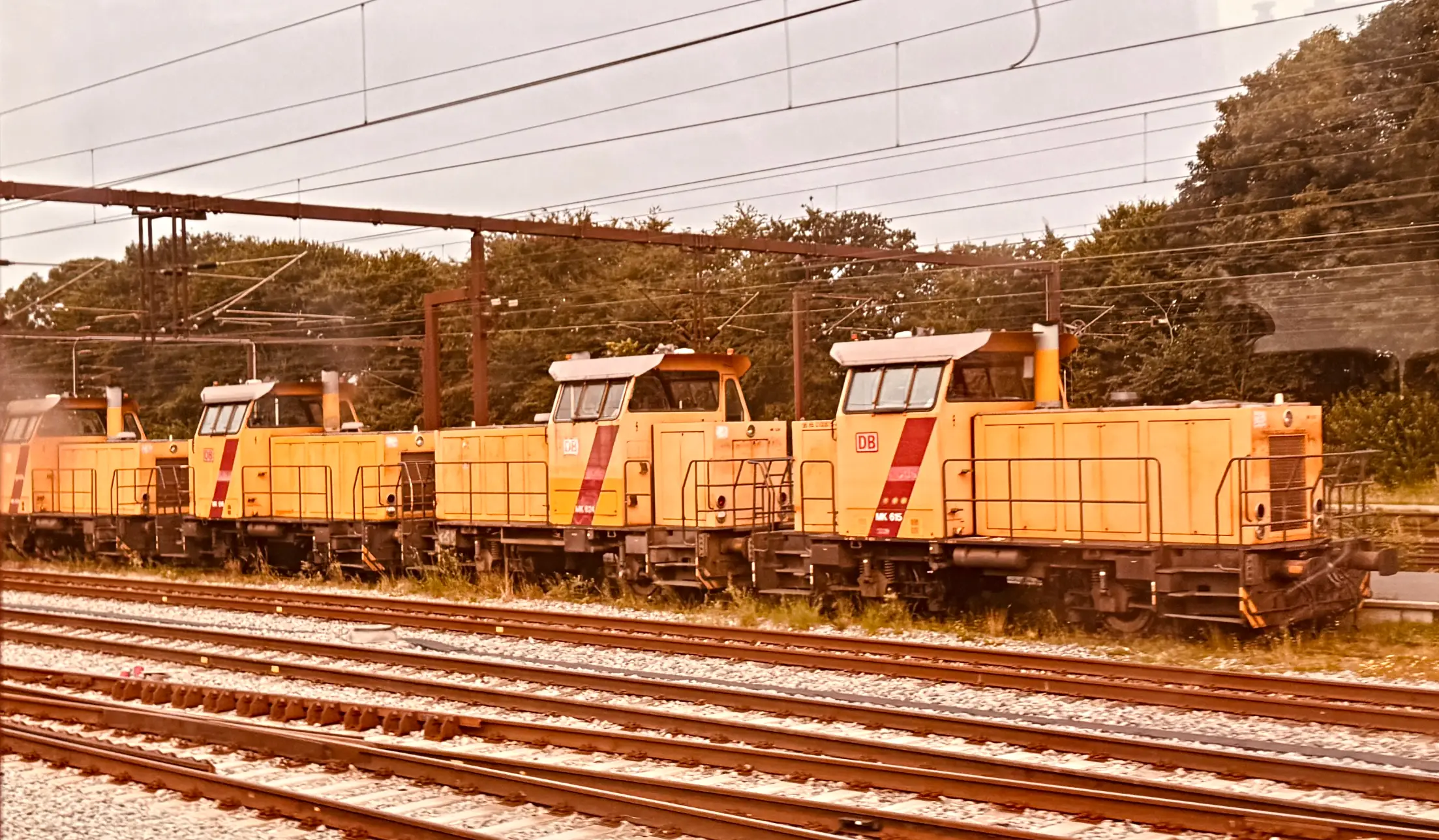 Billede af DBCSC MK 624, tidligere DSB MK 624 fotograferet ud for Fredericia Station.