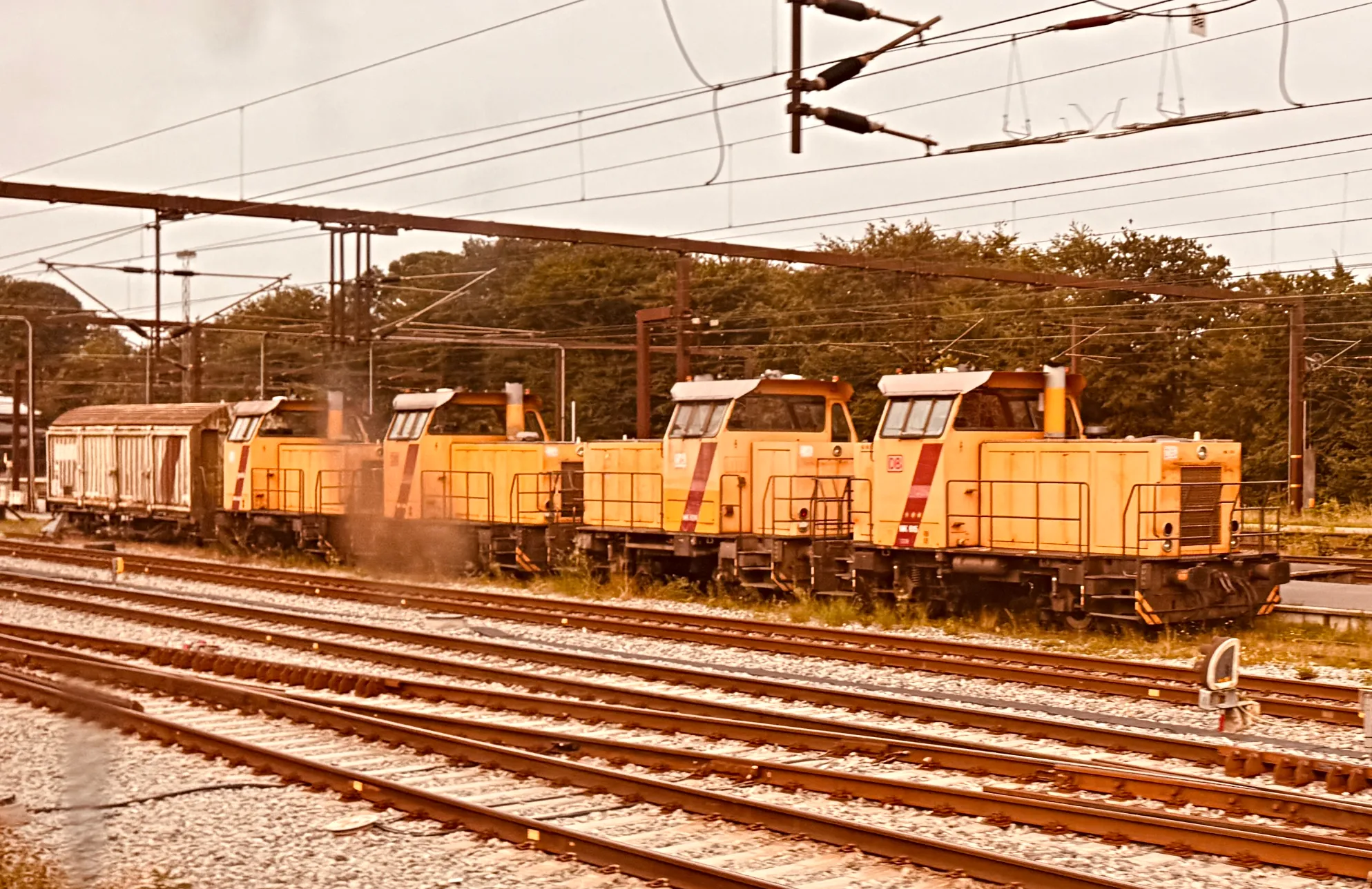 Billede af DBCSC MK 624, tidligere DSB MK 624 fotograferet ud for Fredericia Station.