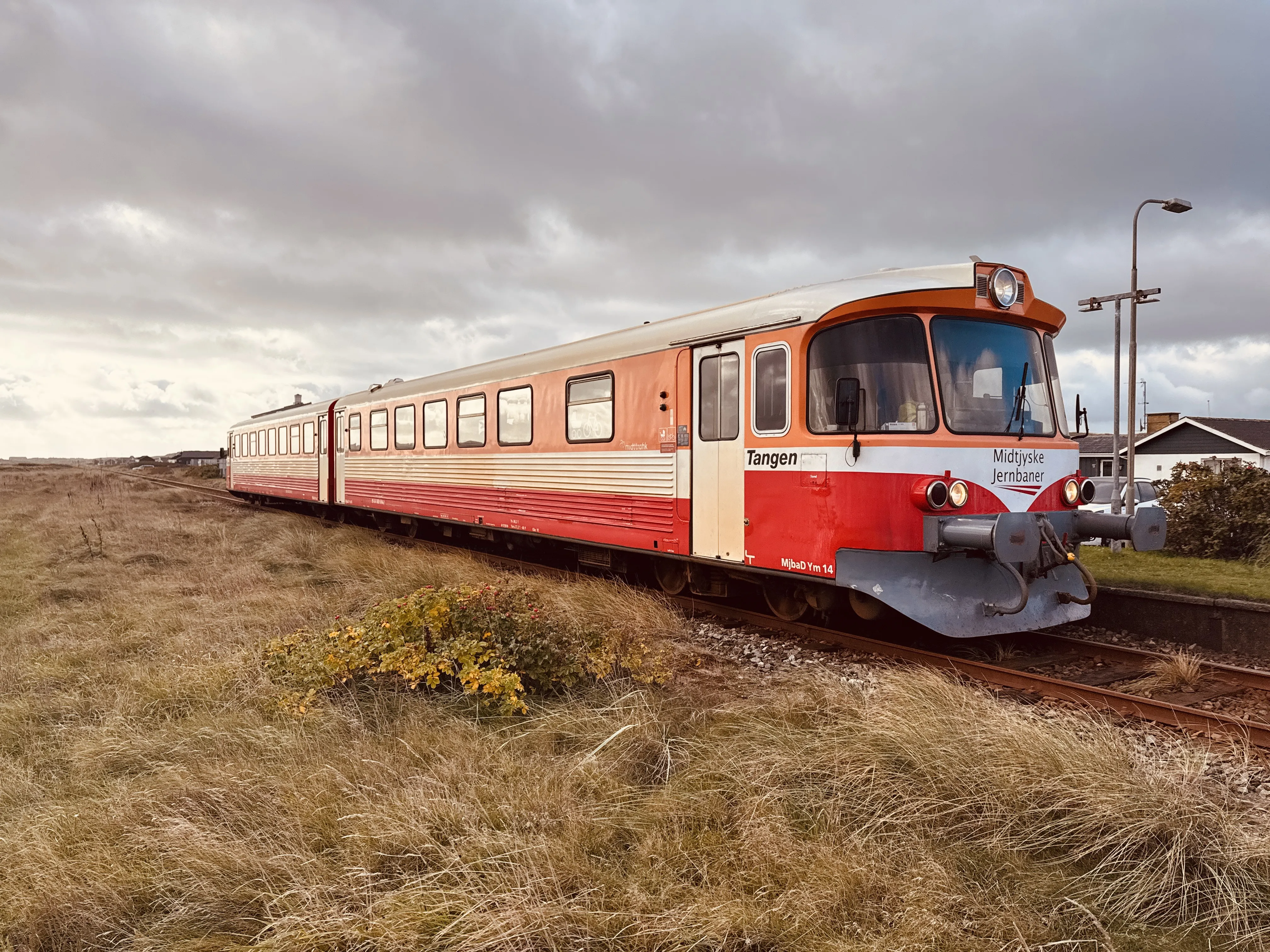 Billede af MjbaD YM 14, tidligere VLTJ YM 14 fotograferet ud for Vrist Trinbræt. Billede af MjbaD YM 14, tidligere VLTJ YM 14 fotograferet ud for Vrist Trinbræt.